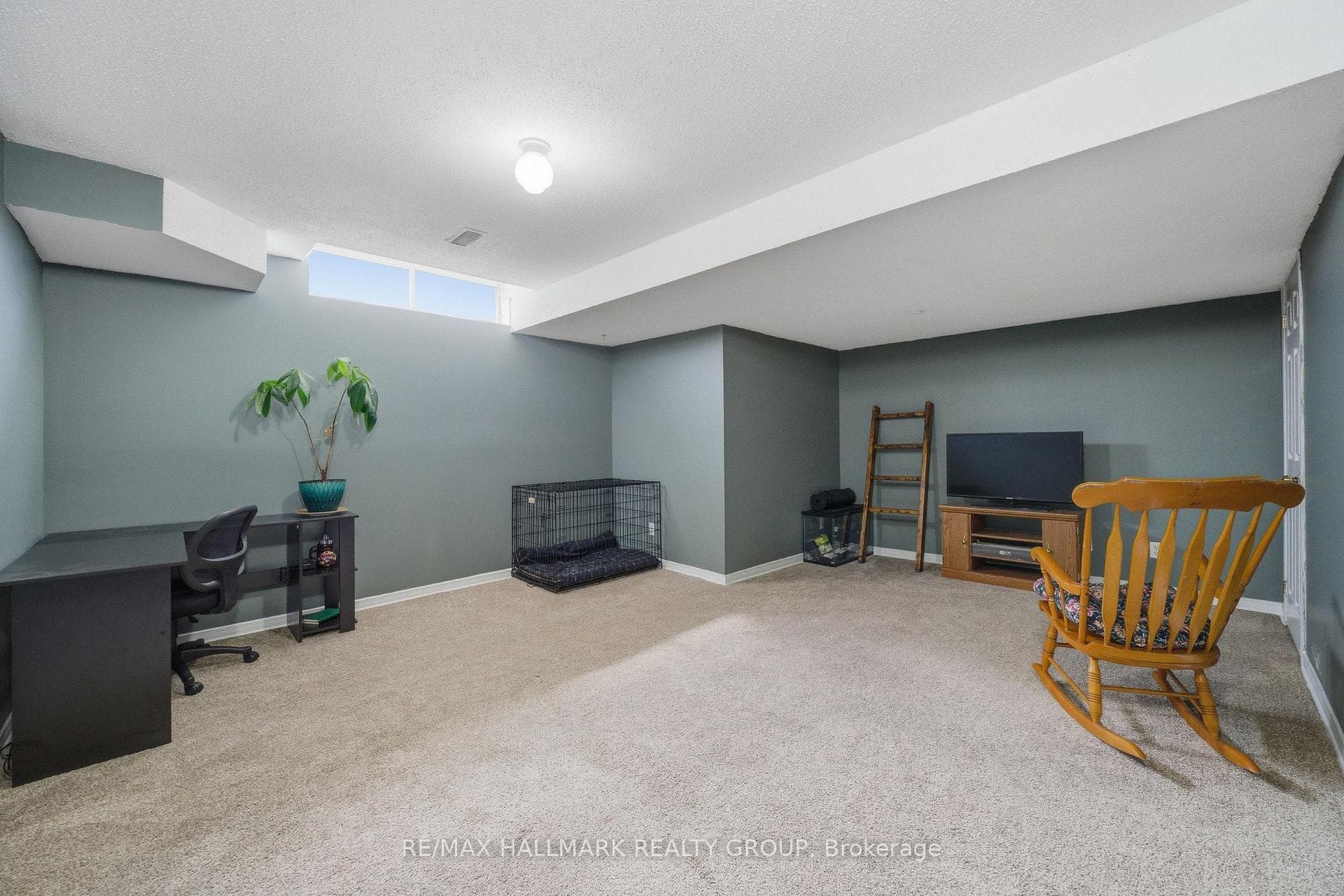 902 Paradise Crescent photo 22