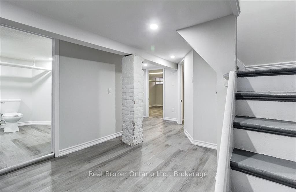 647 Wilson Street photo 43