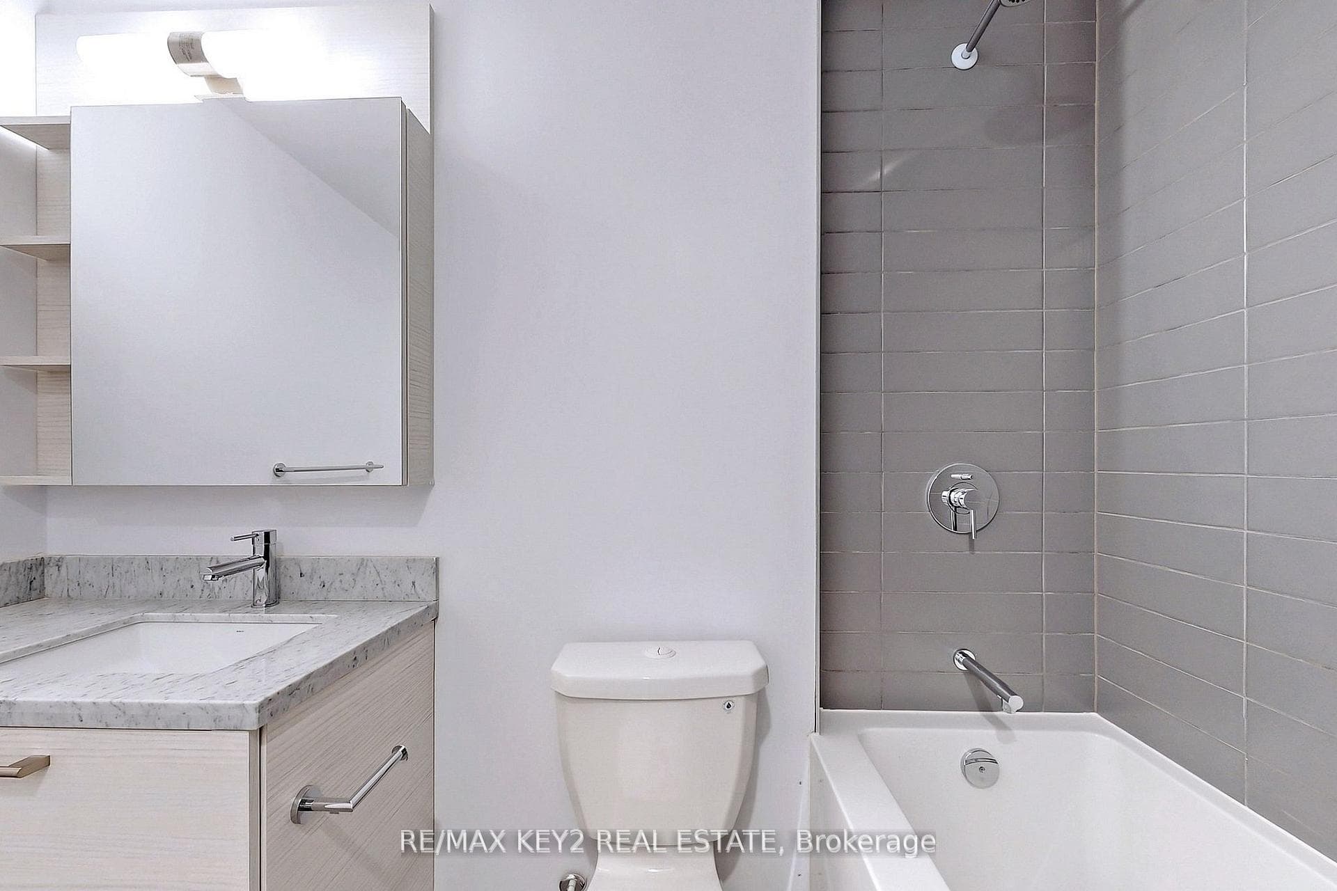 2221 Yonge Street Unit 3310 photo 14