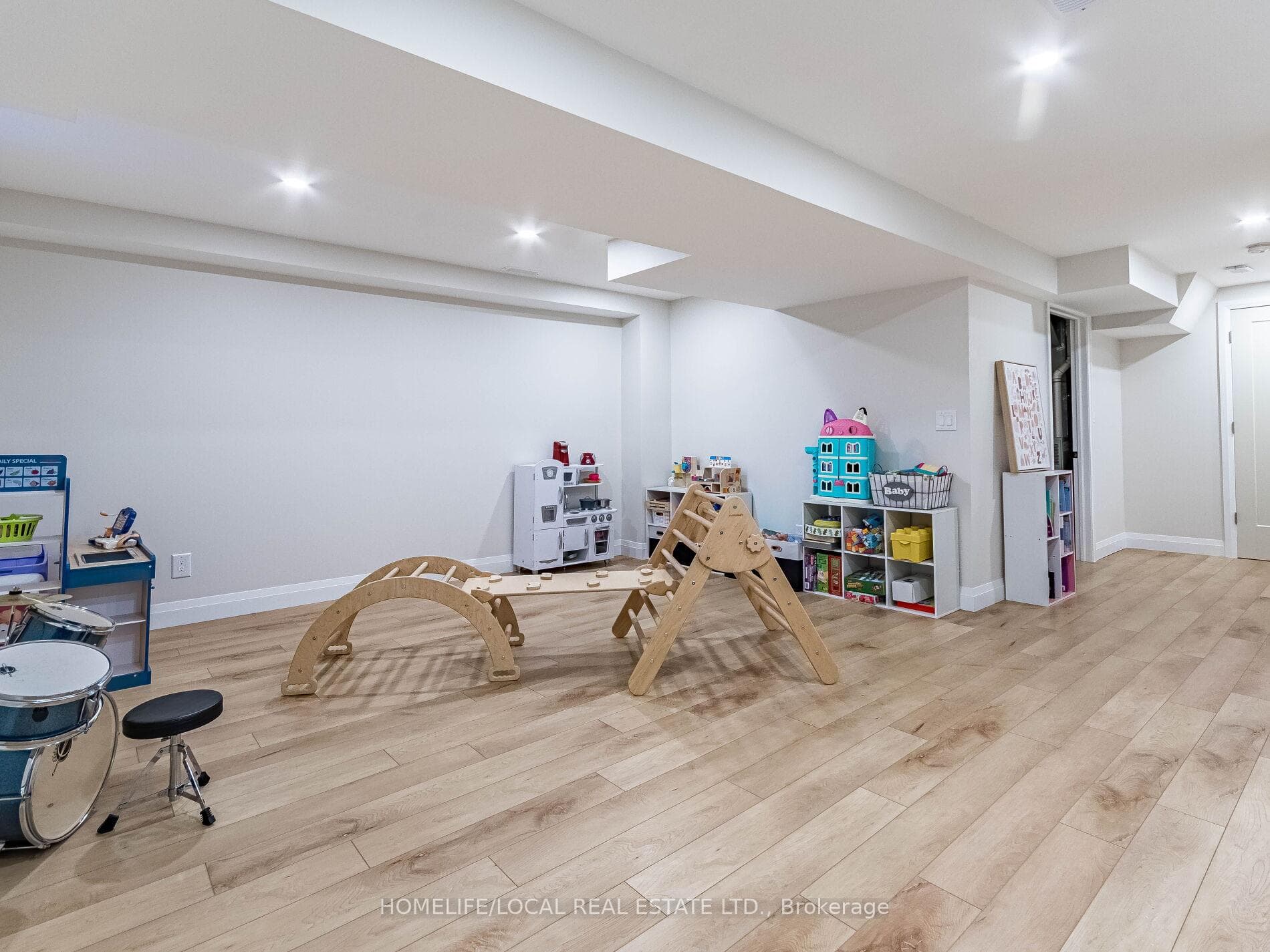 148 Richfield Square photo 32