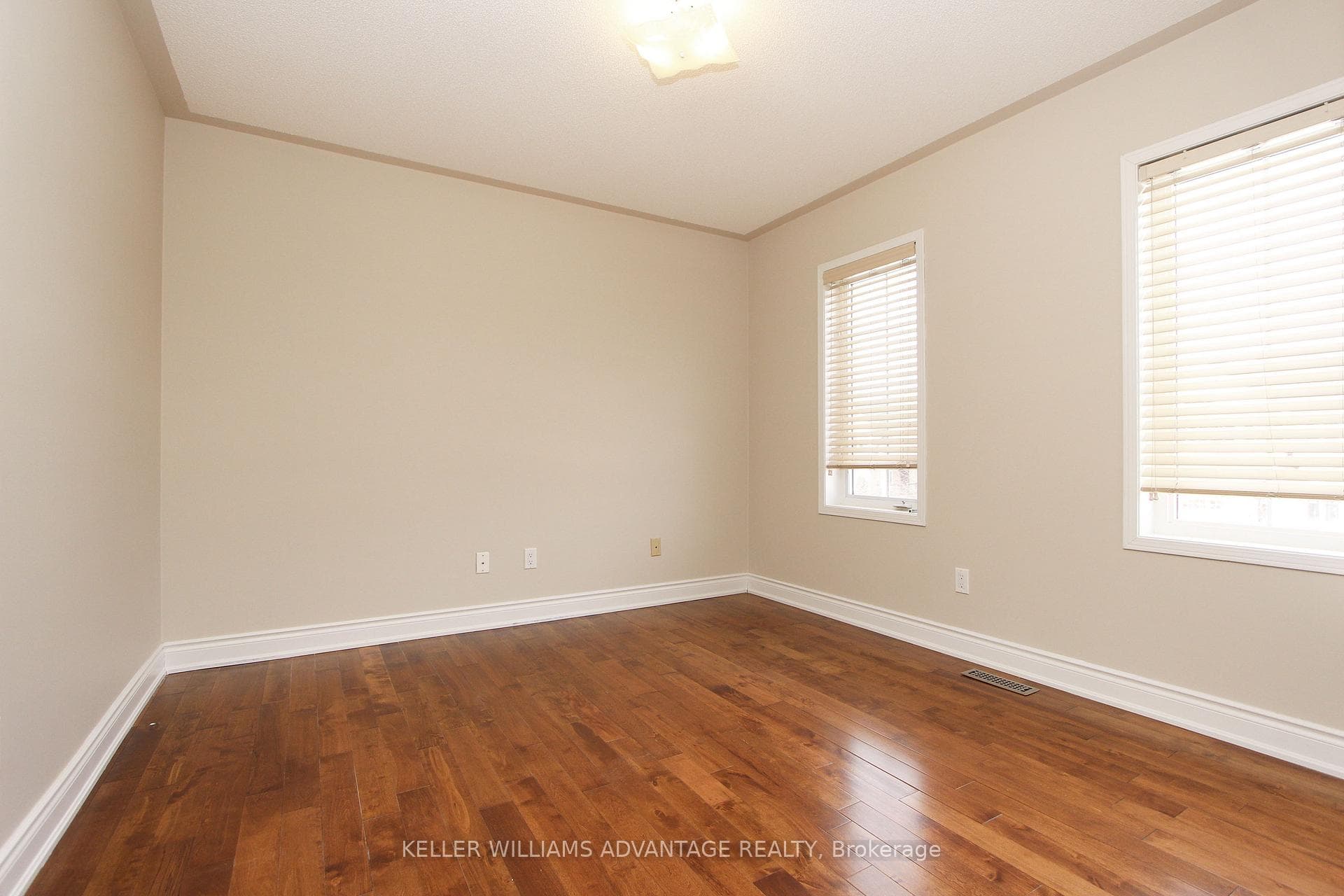 15 Robert Attersley Drive Unit Main & Upper photo 14