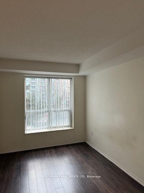 39 Pemberton Avenue Unit 401 photo 9