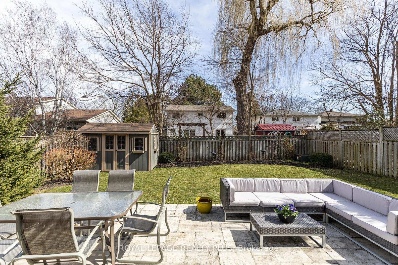 1812 Pattinson Crescent photo 36