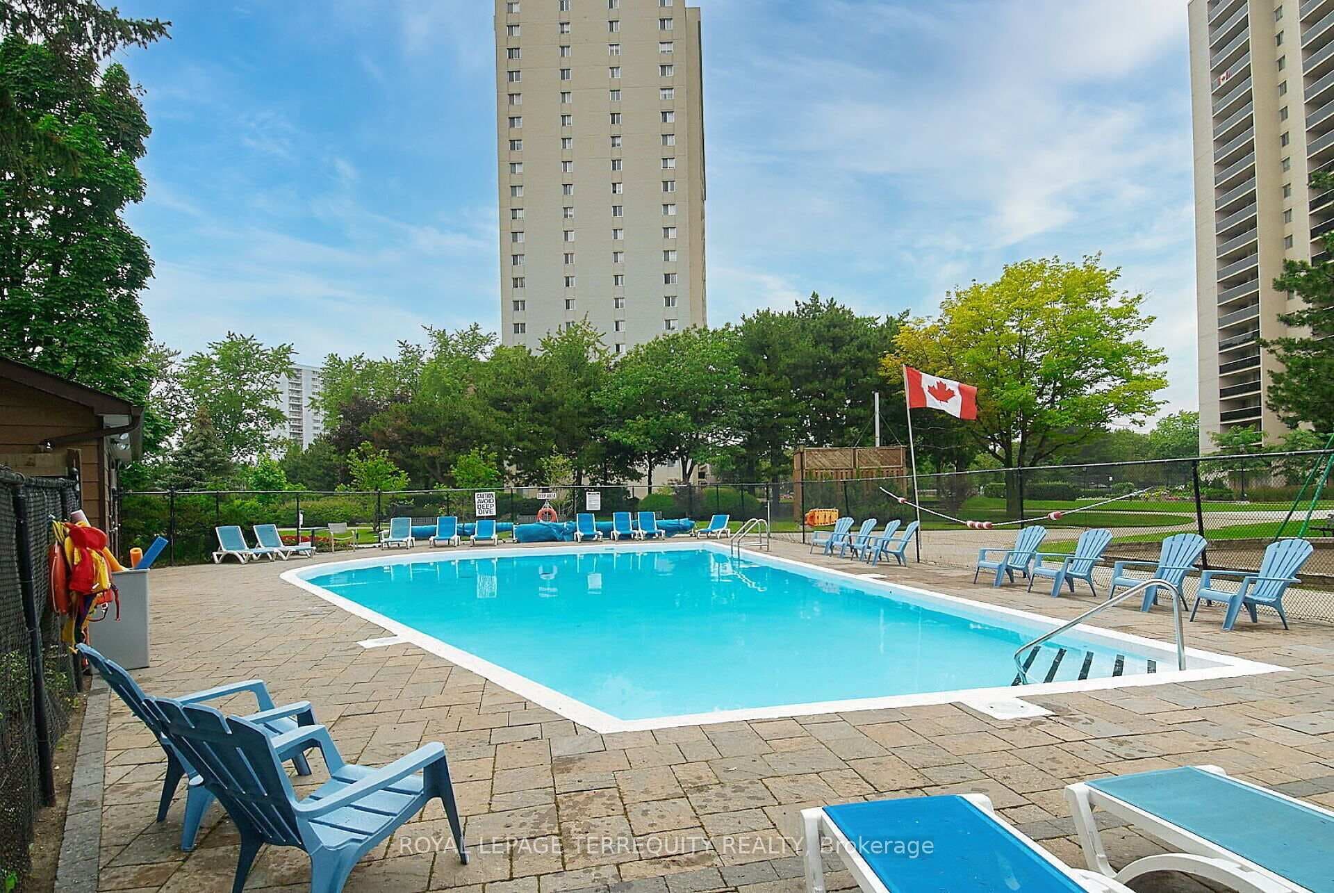 Huge Outdoor Pool Space