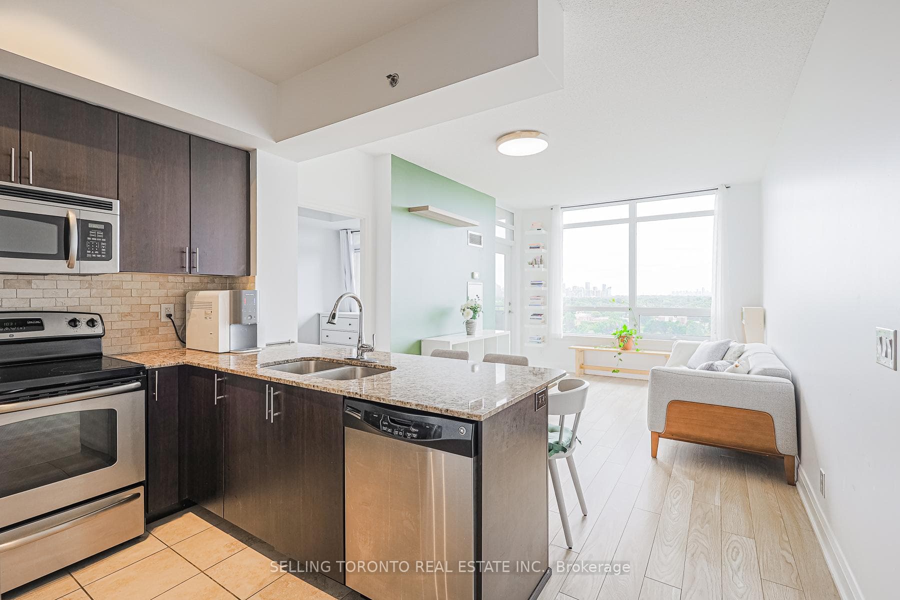 520 Steeles Avenue Unit 1206 photo 18