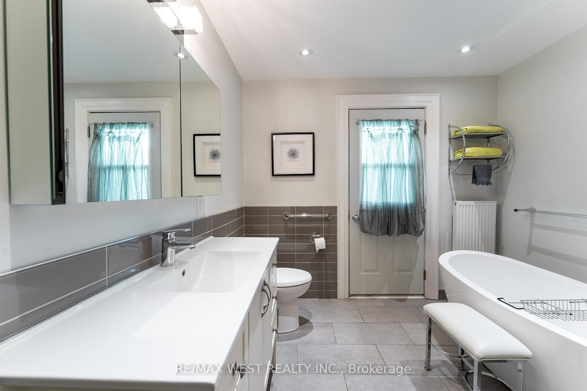 101 Grenadier Road photo 13