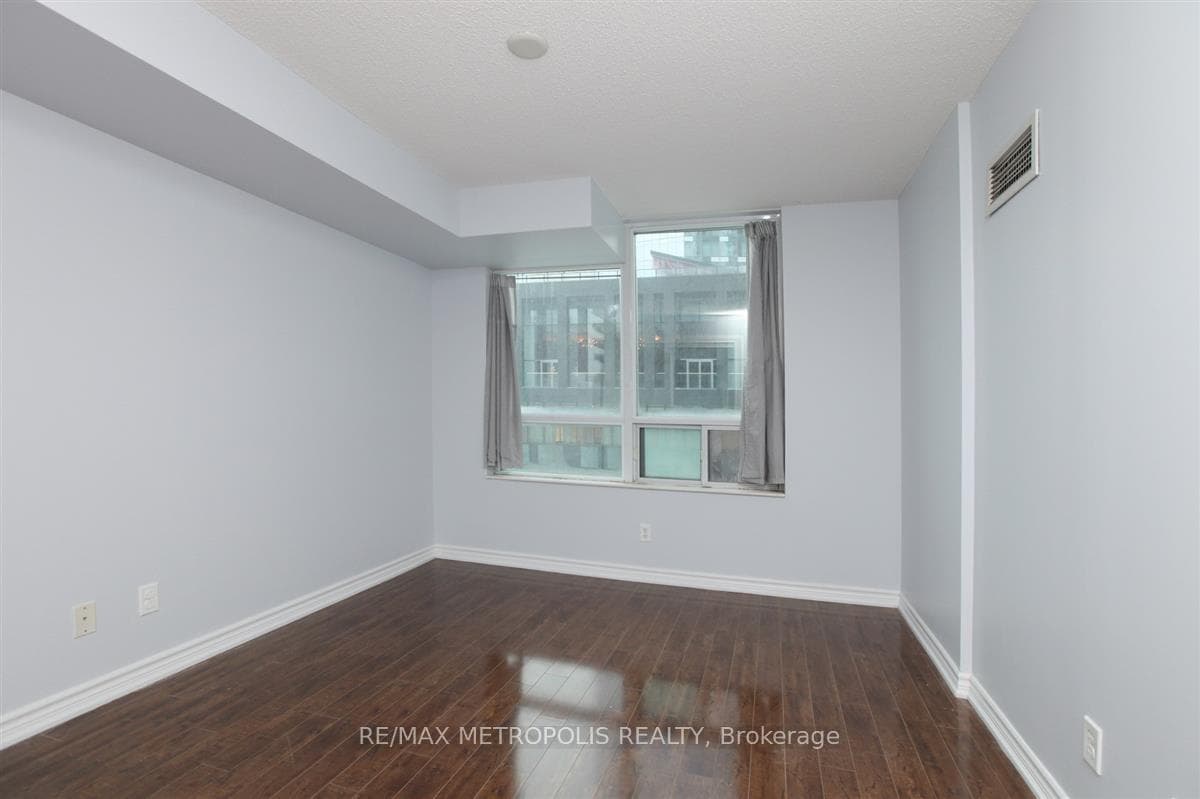 51 Lower Simcoe Street Unit 321 photo 16