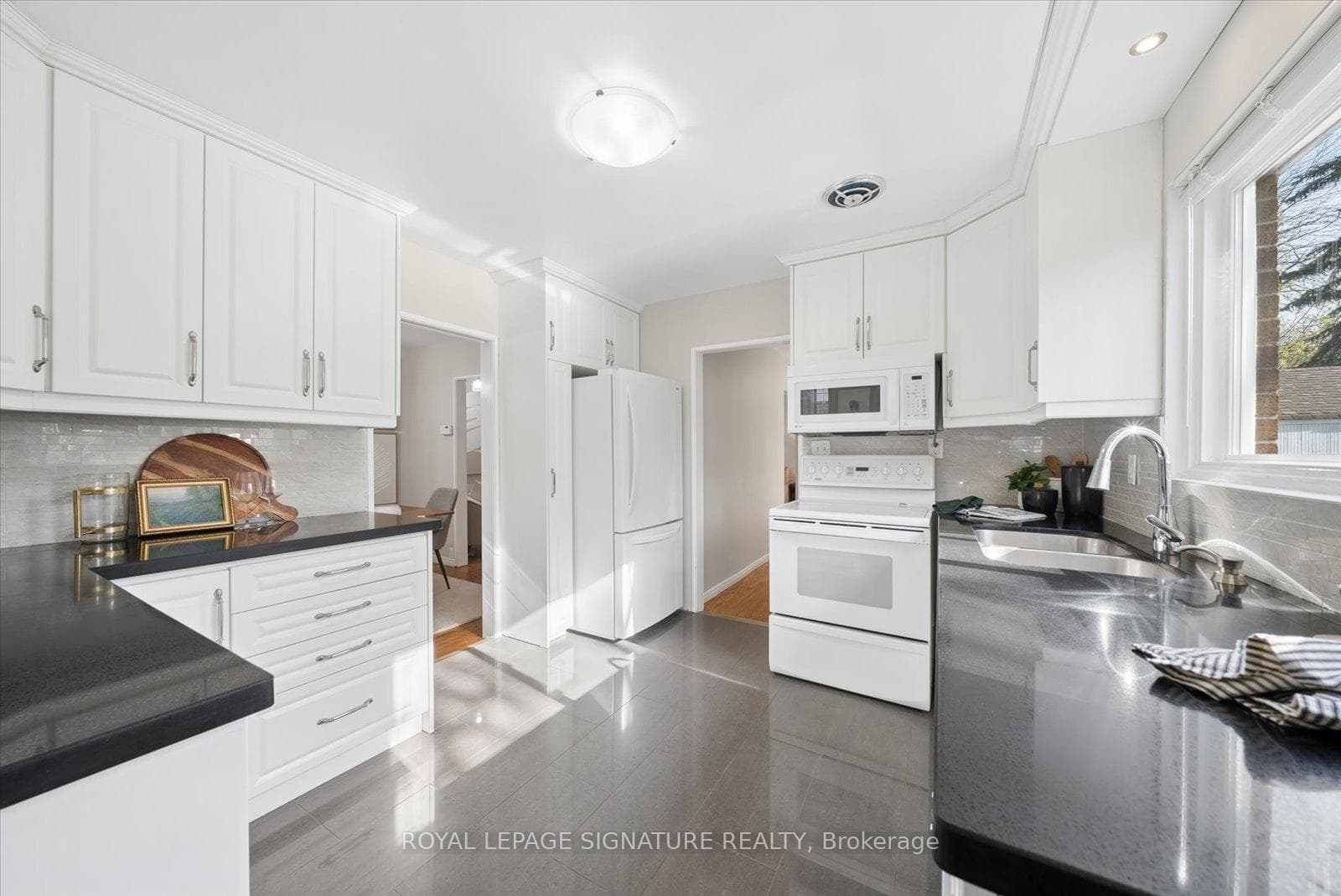21 Munson Crescent photo 13