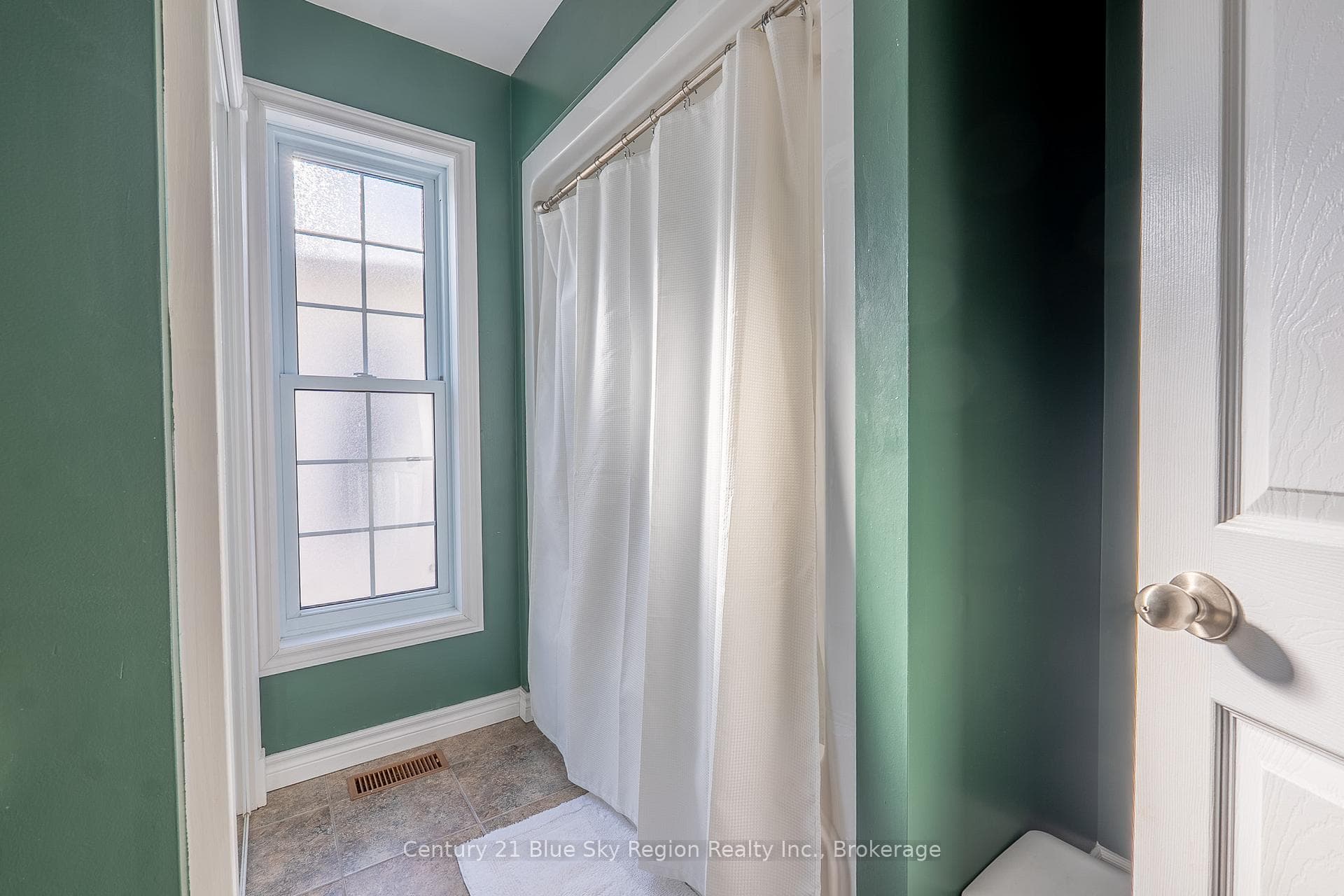 115 Third Avenue photo 18