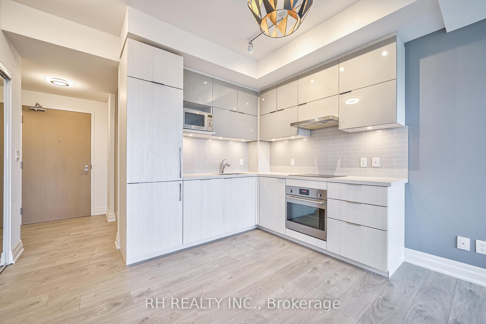 10 Rouge Valley Drive Unit 710A photo 17