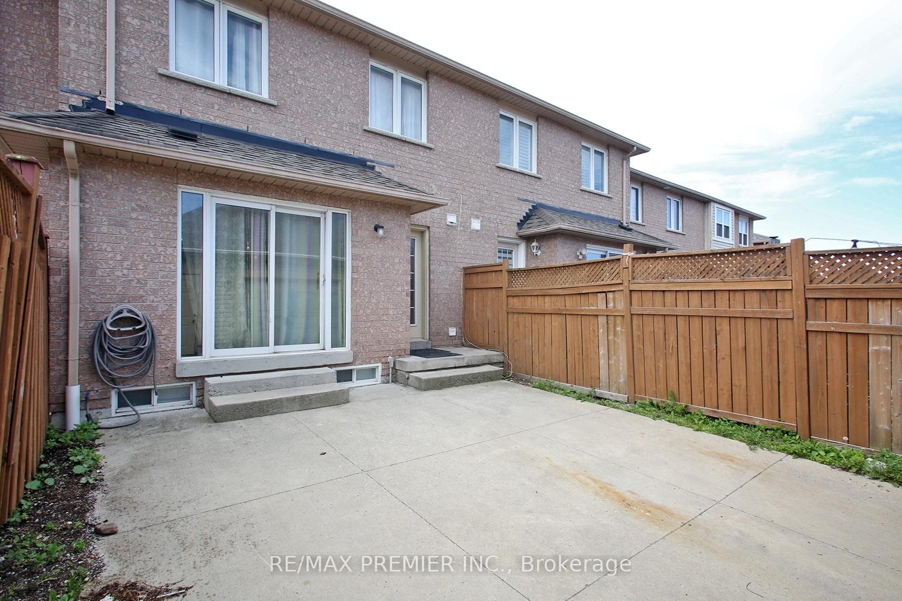 205 Equator Crescent photo 27