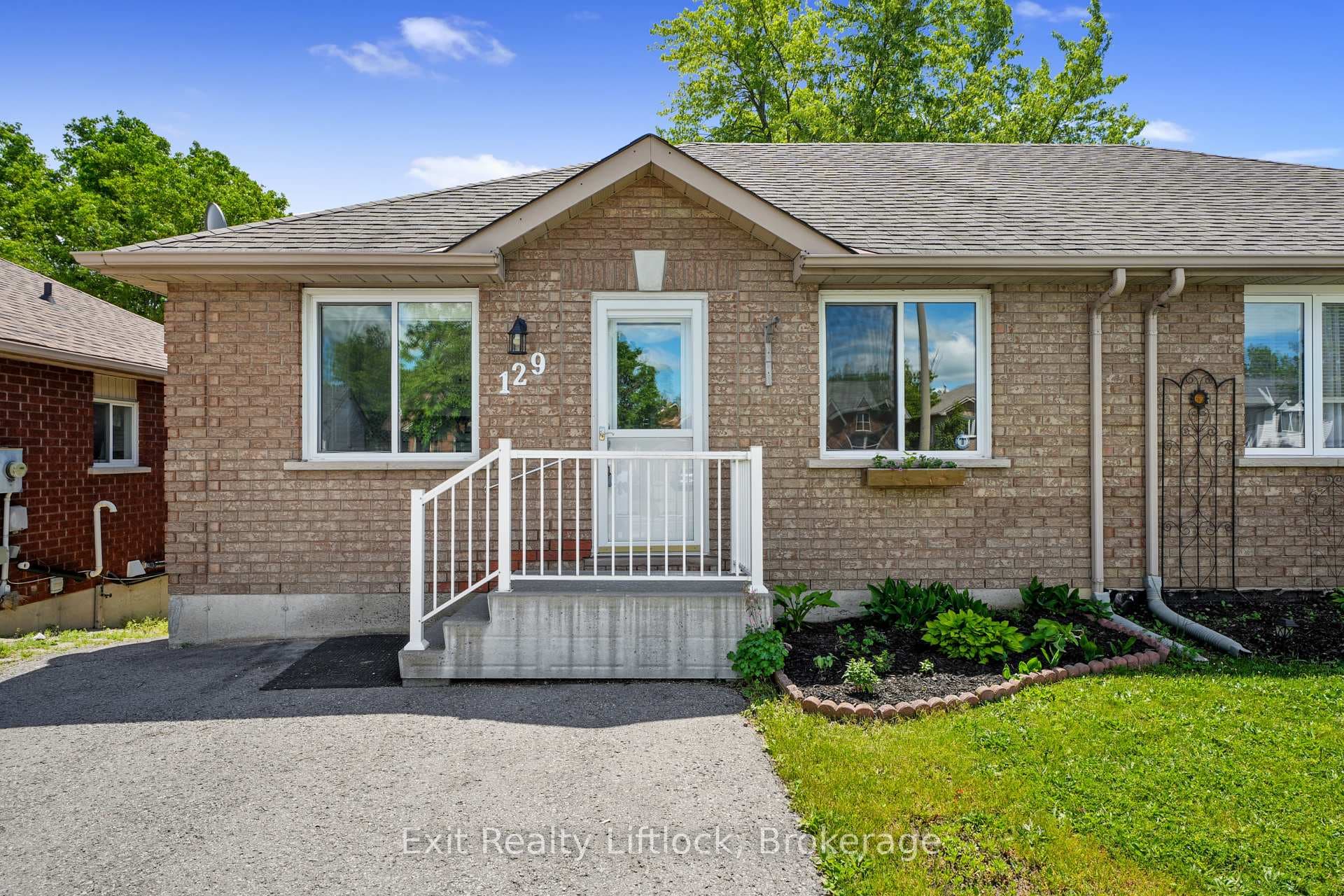 129 Towerhill Road photo 1