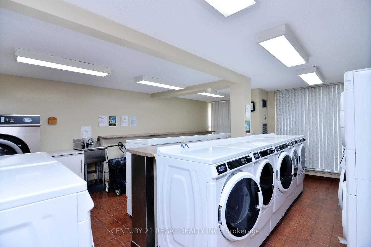 18 Knightsbridge Road Unit 1510 photo 17