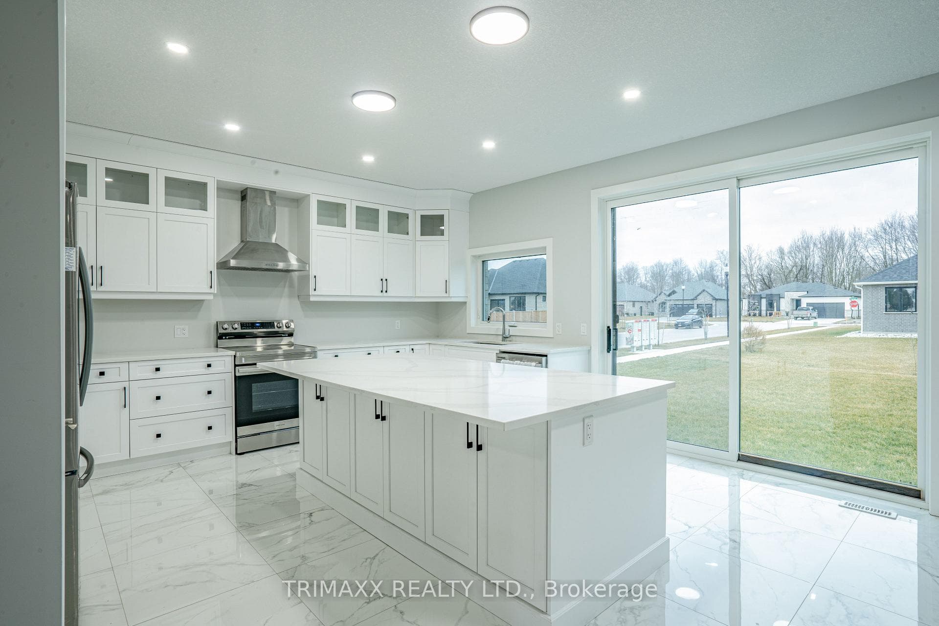 188 Foxborough Place photo 13