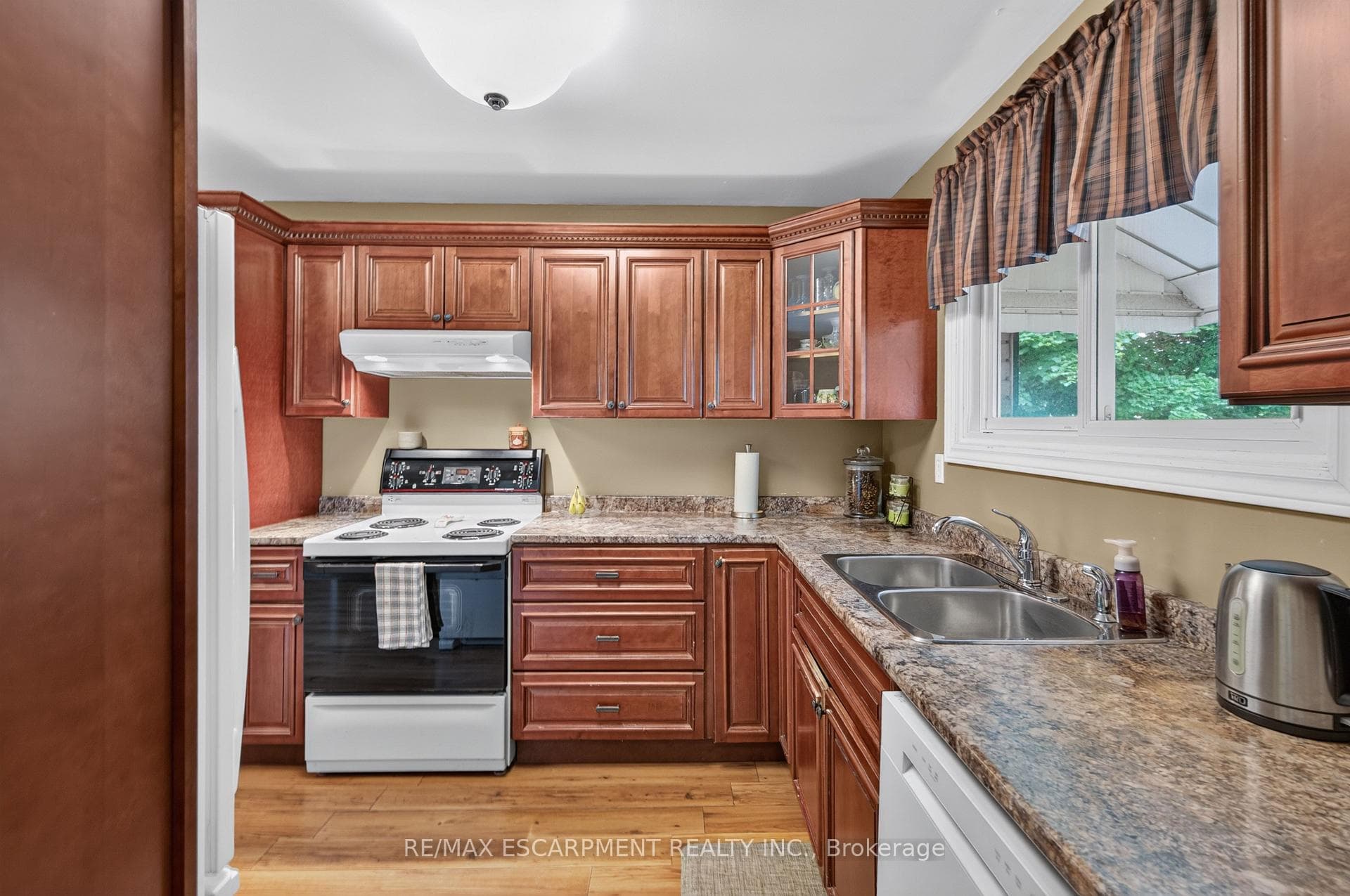 28 Boston Crescent photo 11