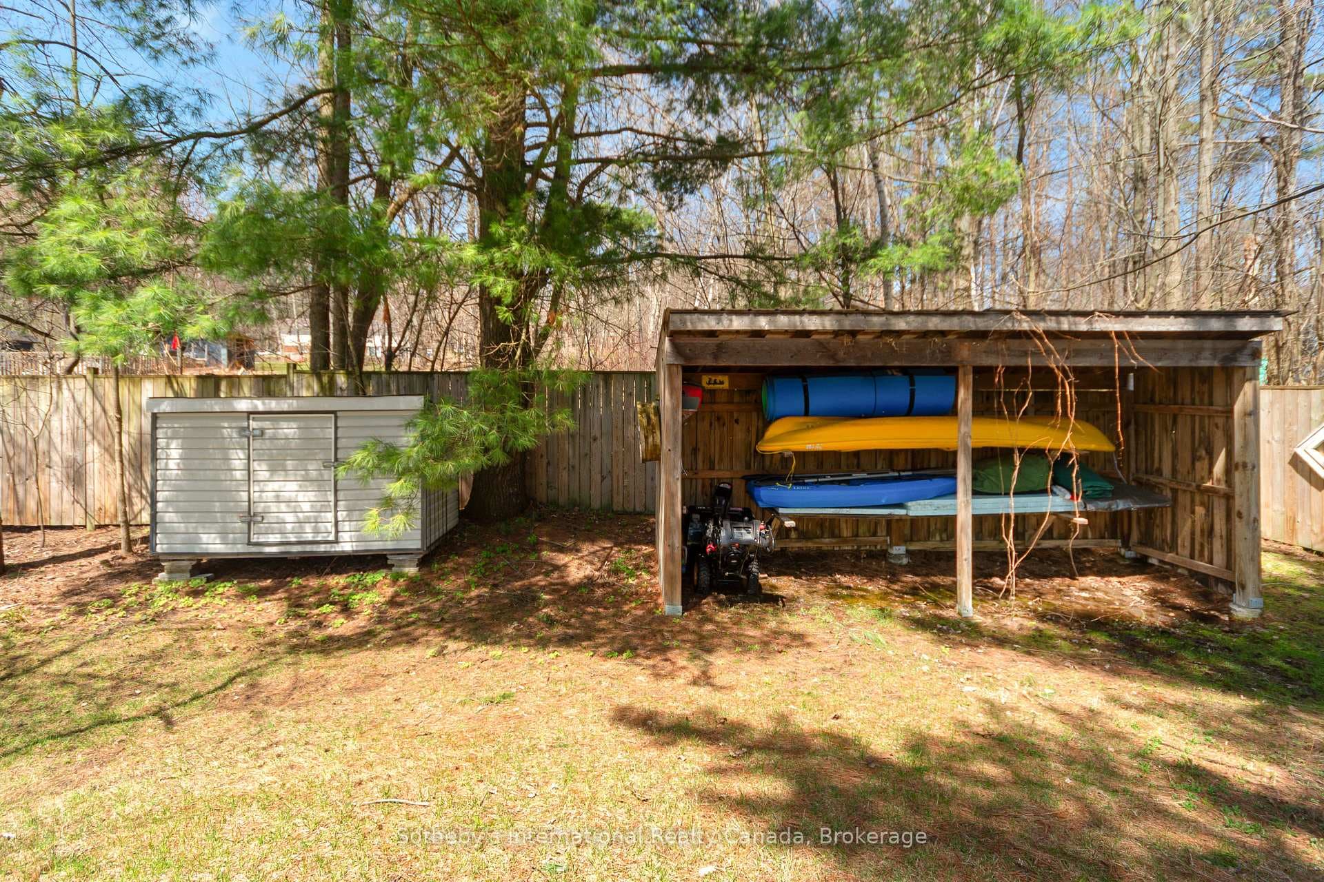 604 CHAMPLAIN Road photo 44