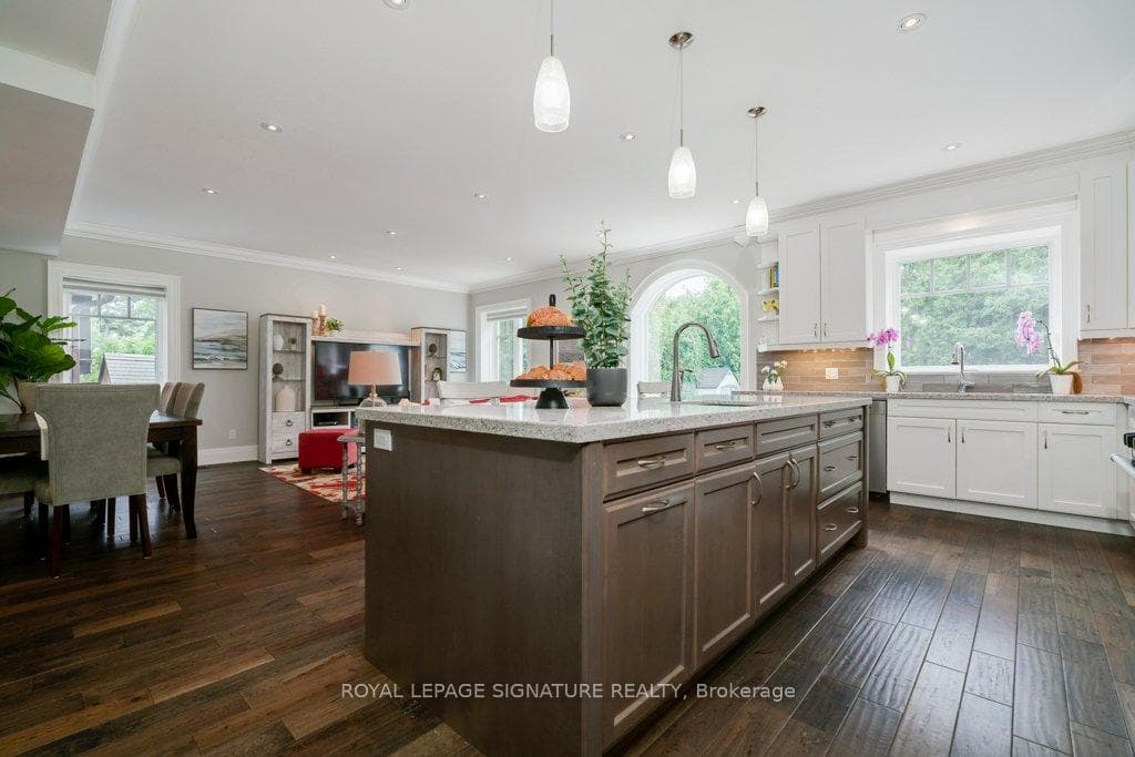 128 Wigmore Drive photo 10