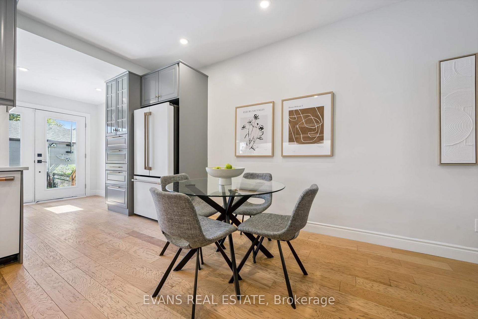 25 Uxbridge Ave Family Size Kitchen
