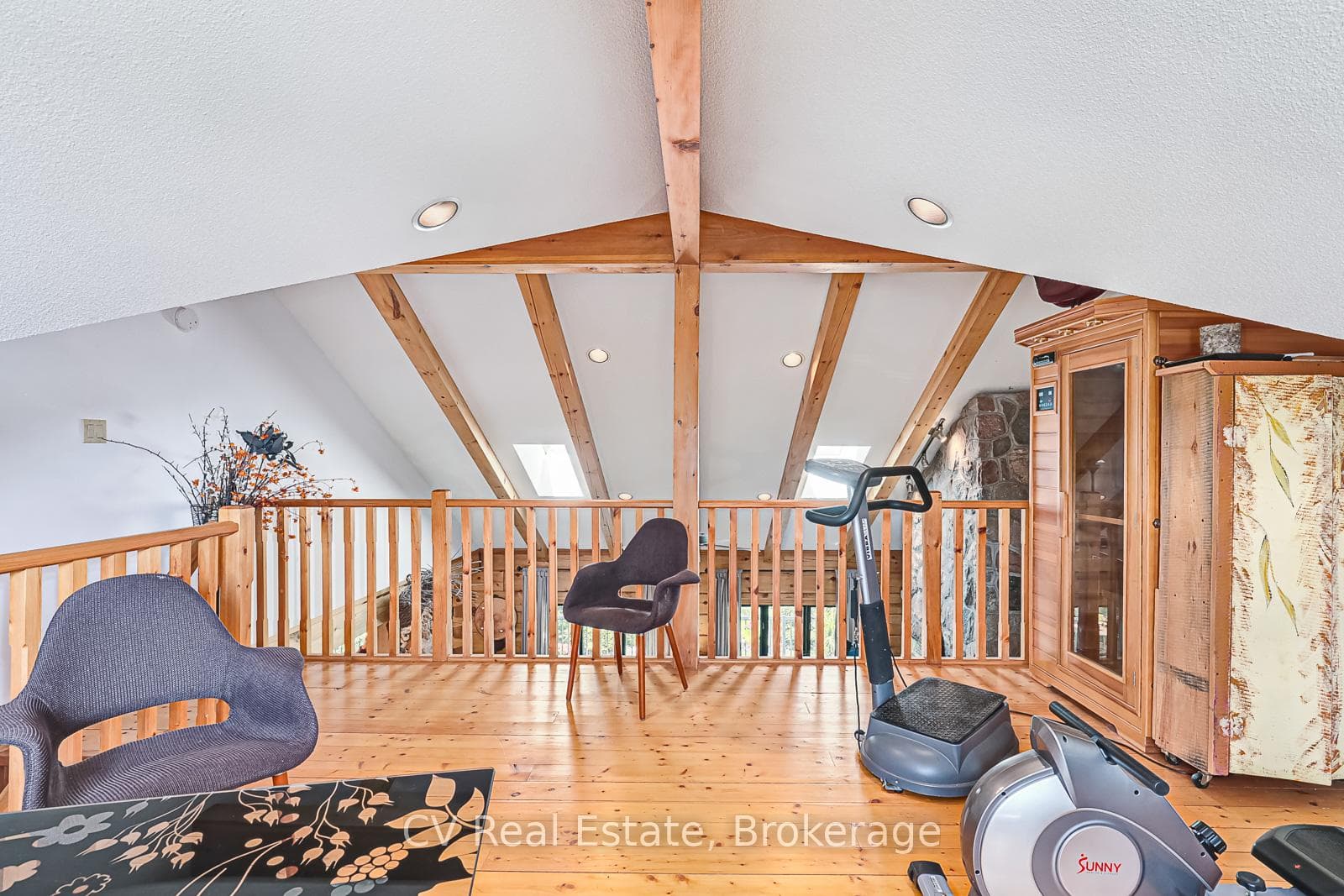 108 Cortina Crescent photo 27