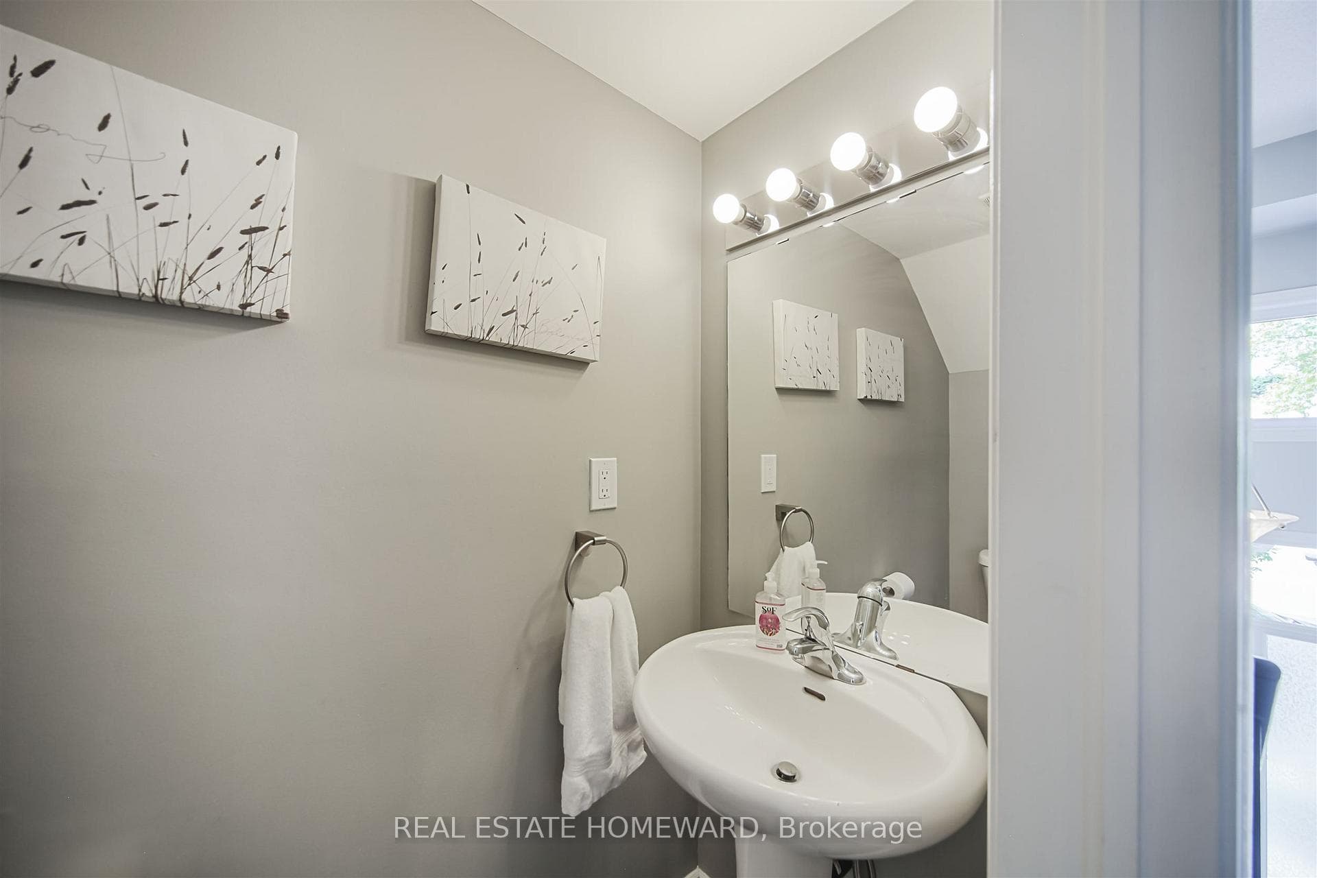 55 Antibes Drive photo 15