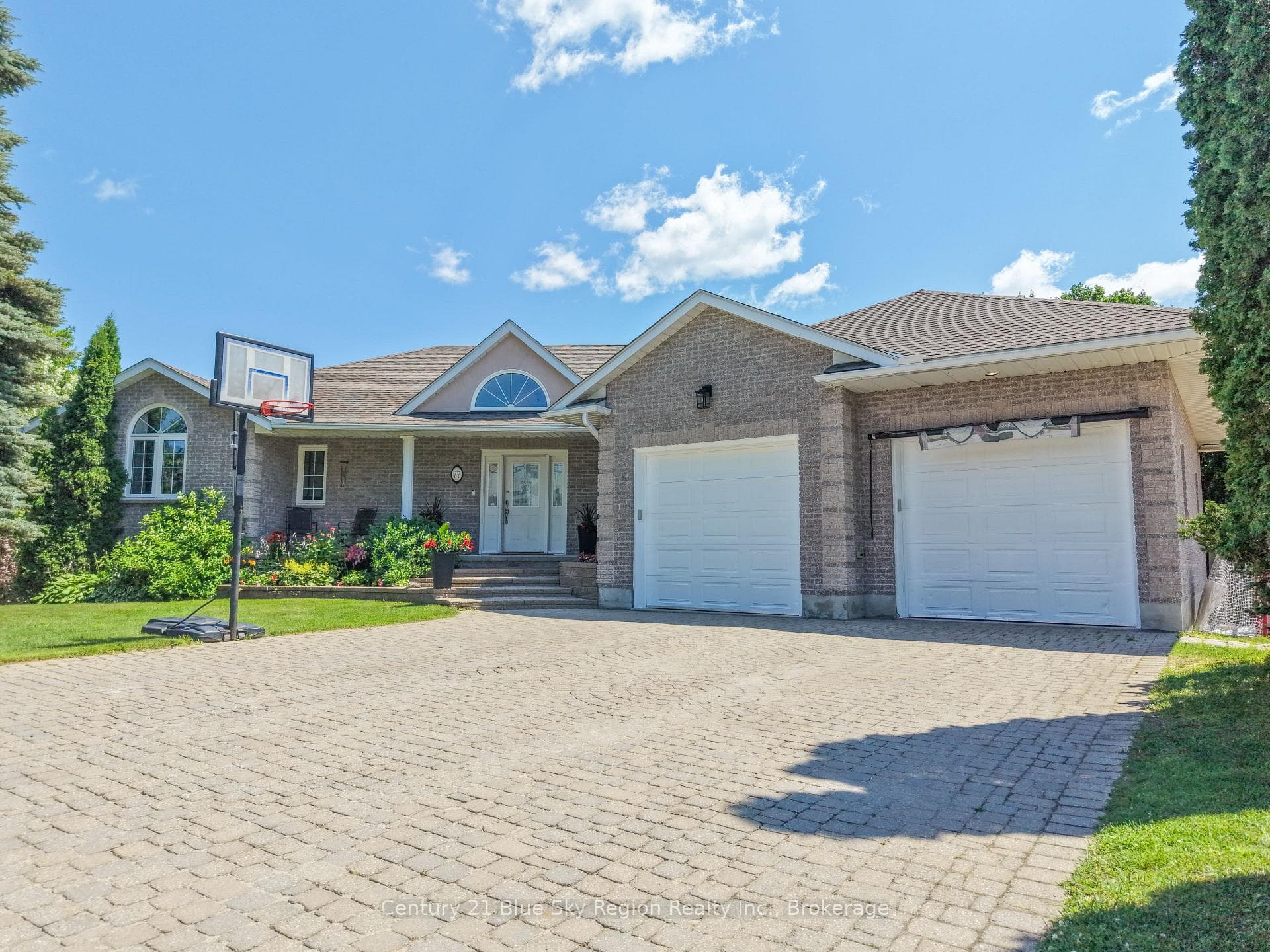 77 Janey Avenue photo 2