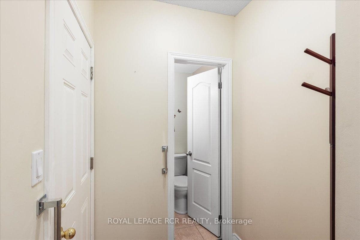 48 James Arnott Crescent photo 7