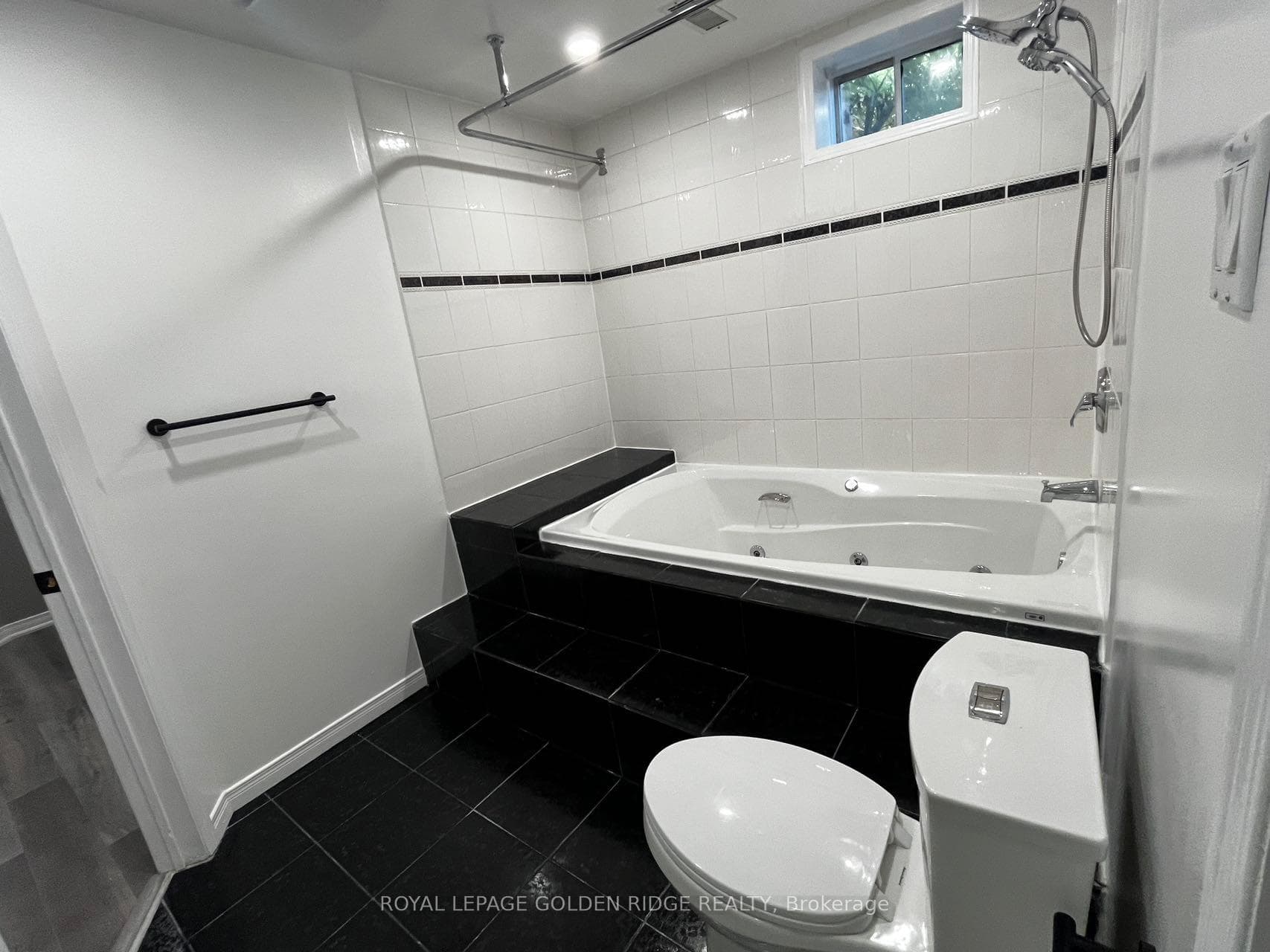 549 Mcleod Crescent Unit BSMT photo 7