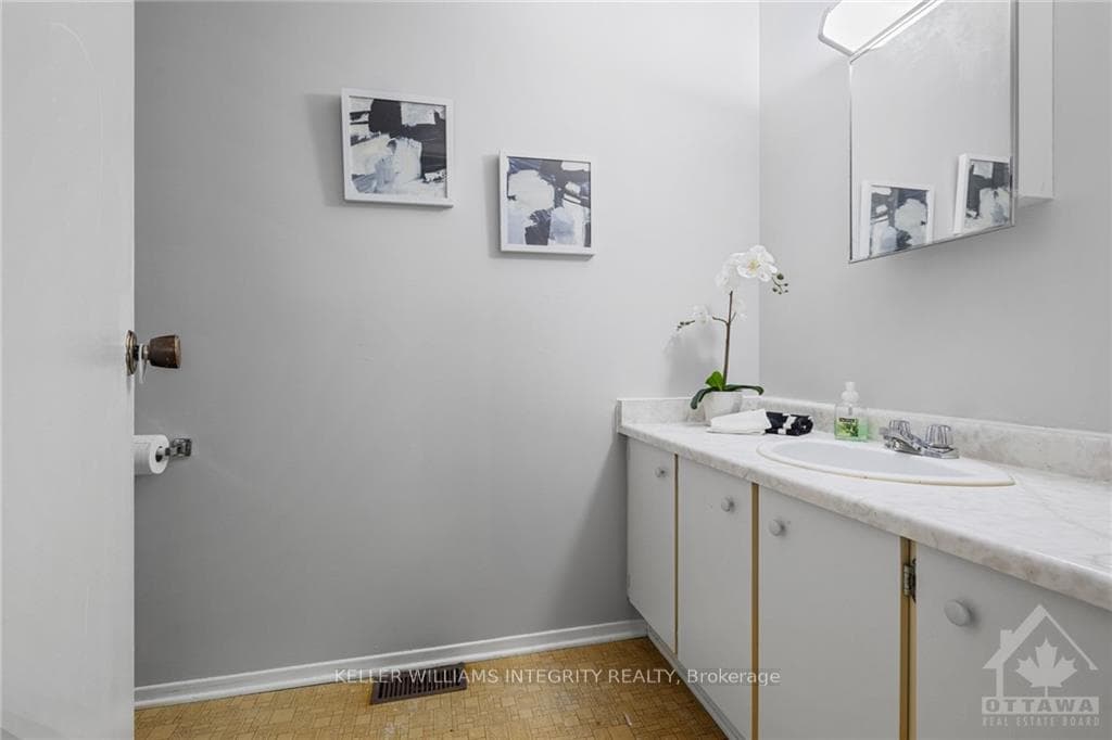 2523 HUNTERS POINT Crescent photo 21