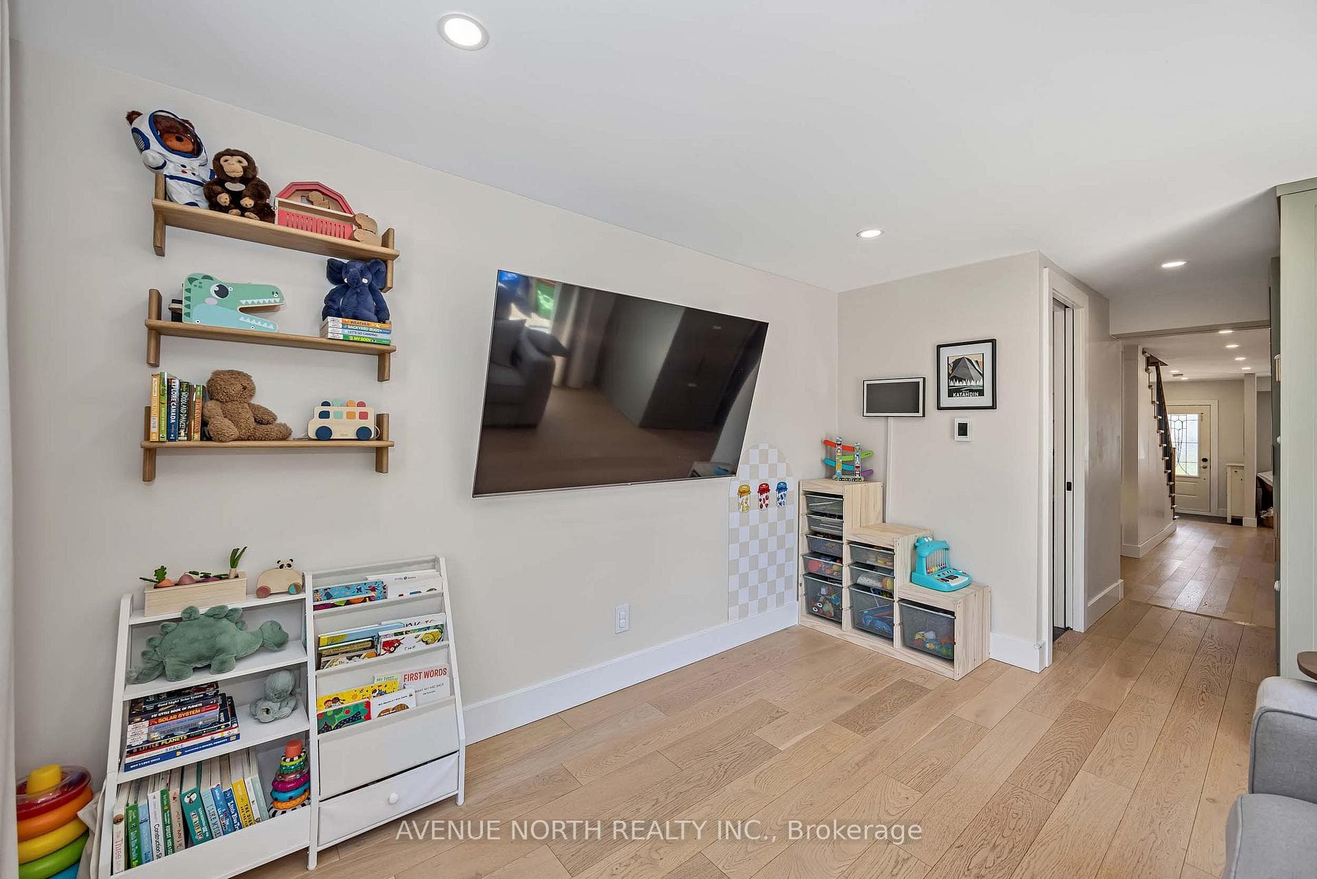 1091 Gladstone Avenue photo 19