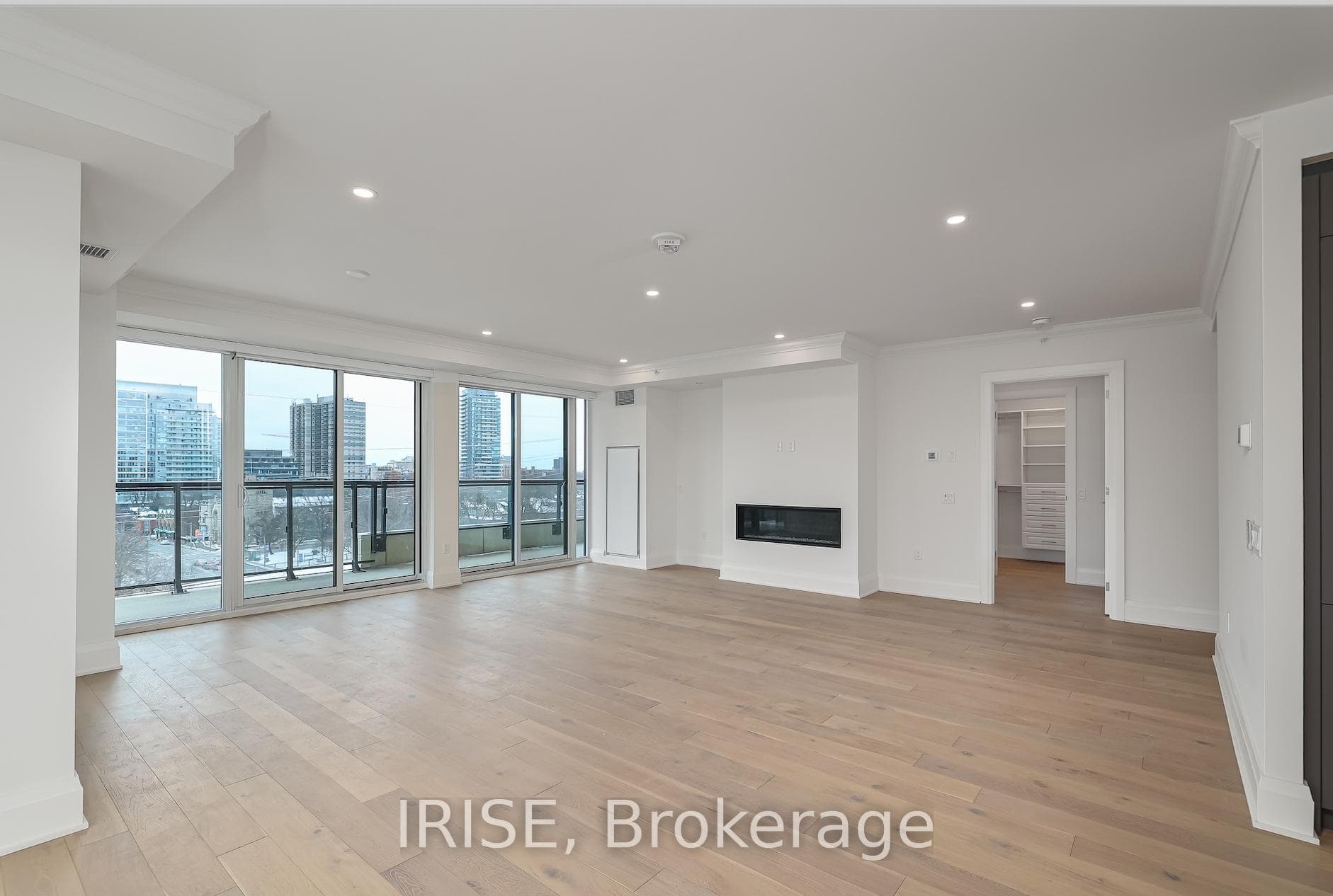 285 Avenue Road Unit 604 photo 8