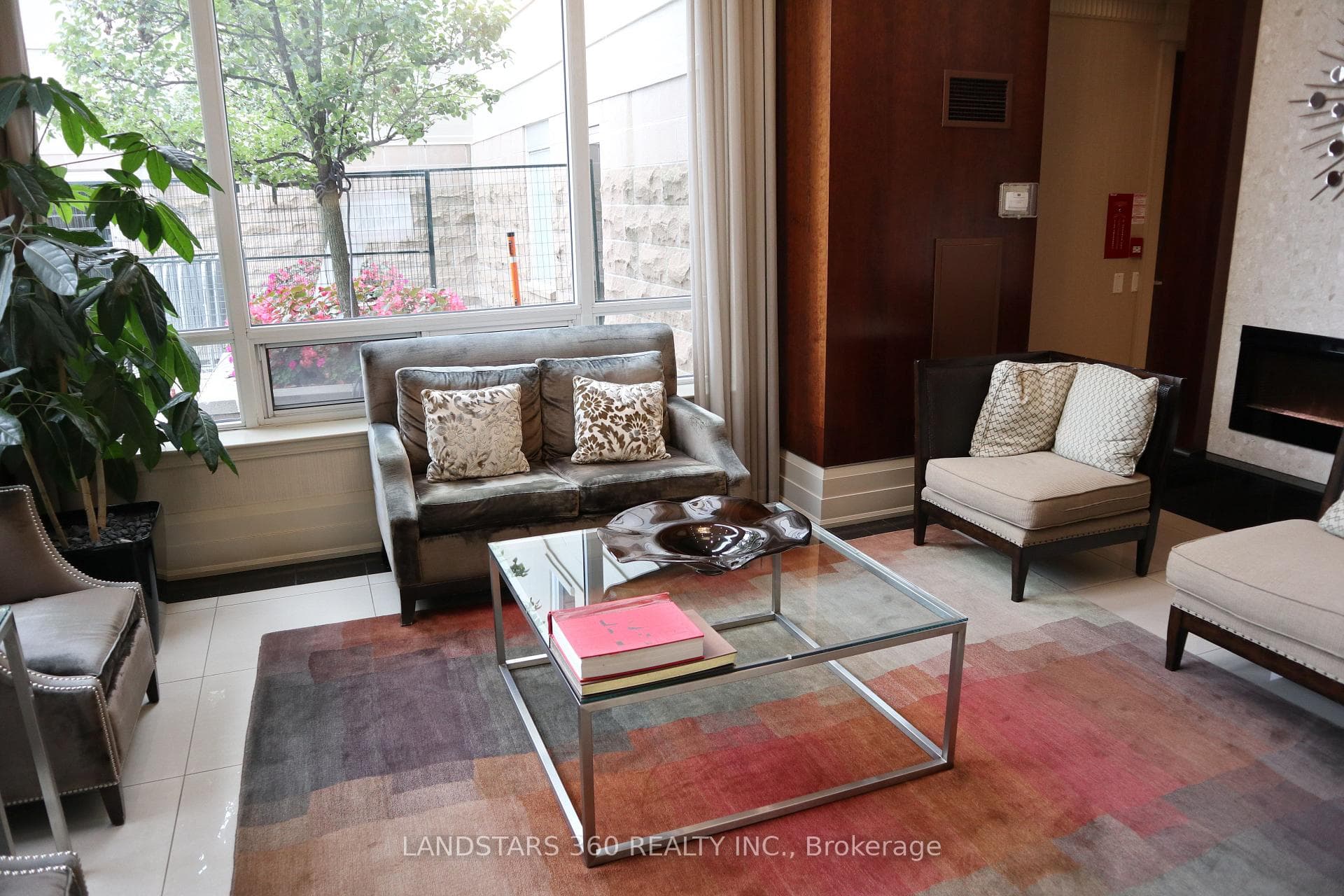 2 Rean Drive Unit 1502 photo 4