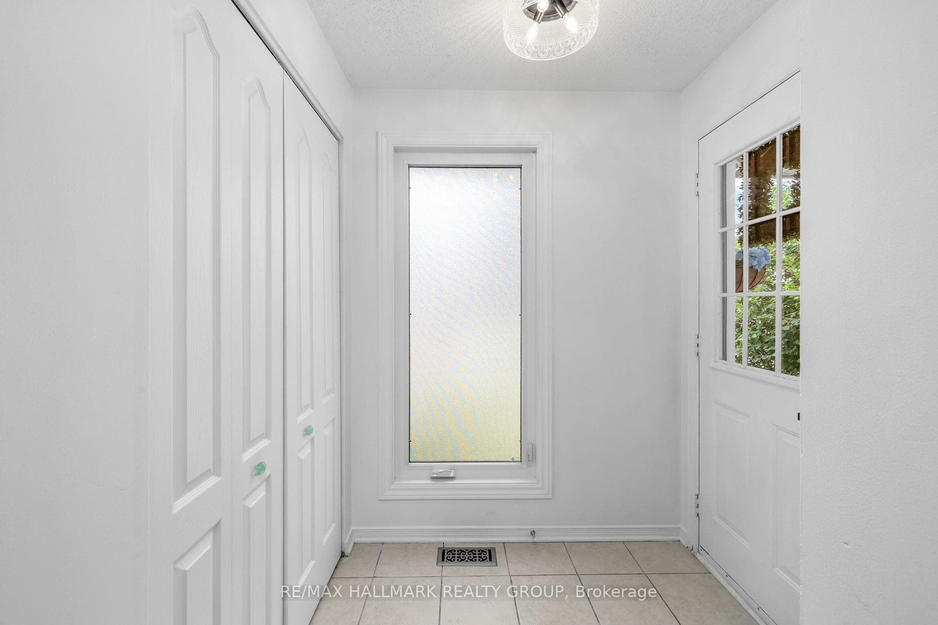 652 Thicket Way photo 3