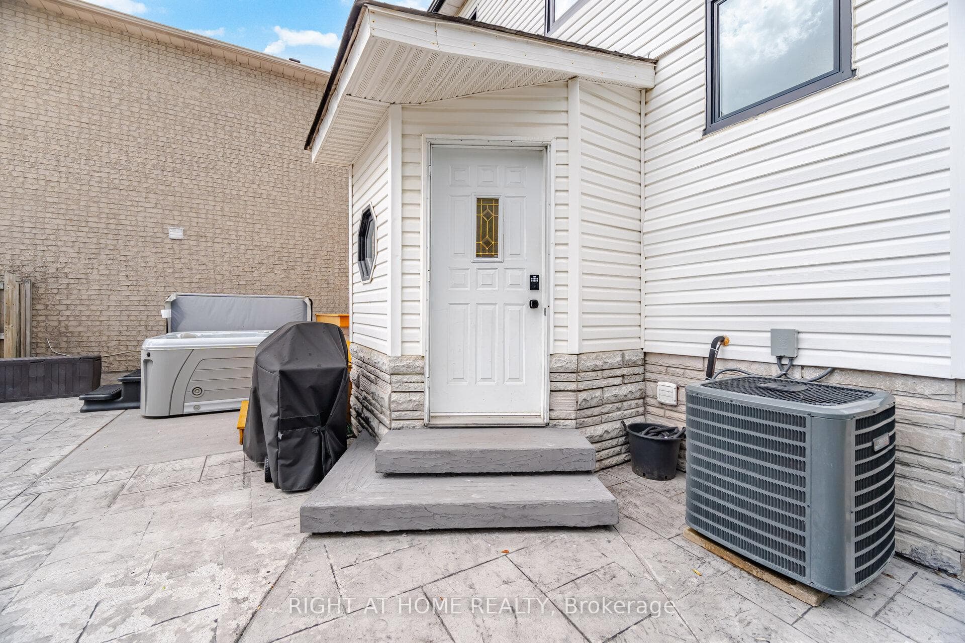 18 Vanbrugh Avenue photo 38