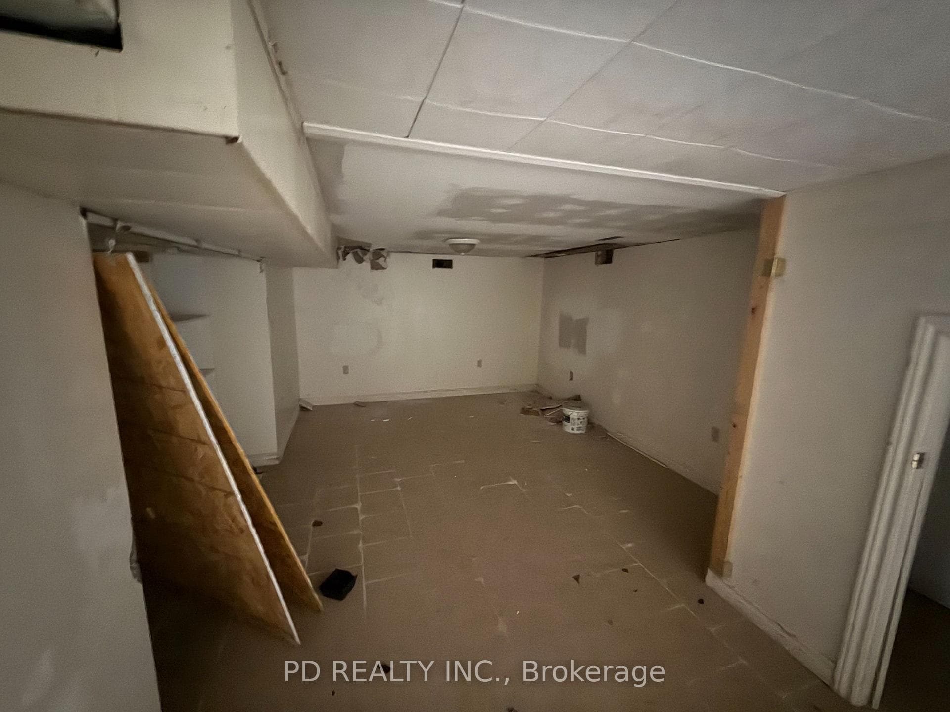 1028 Western Avenue photo 35