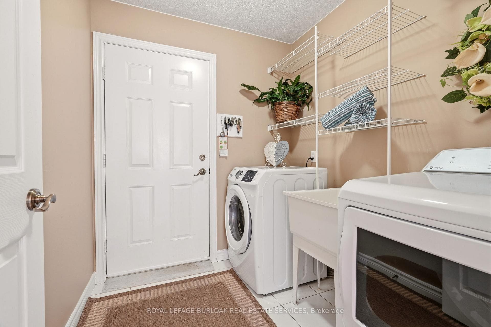 2416 Baxter Crescent photo 31