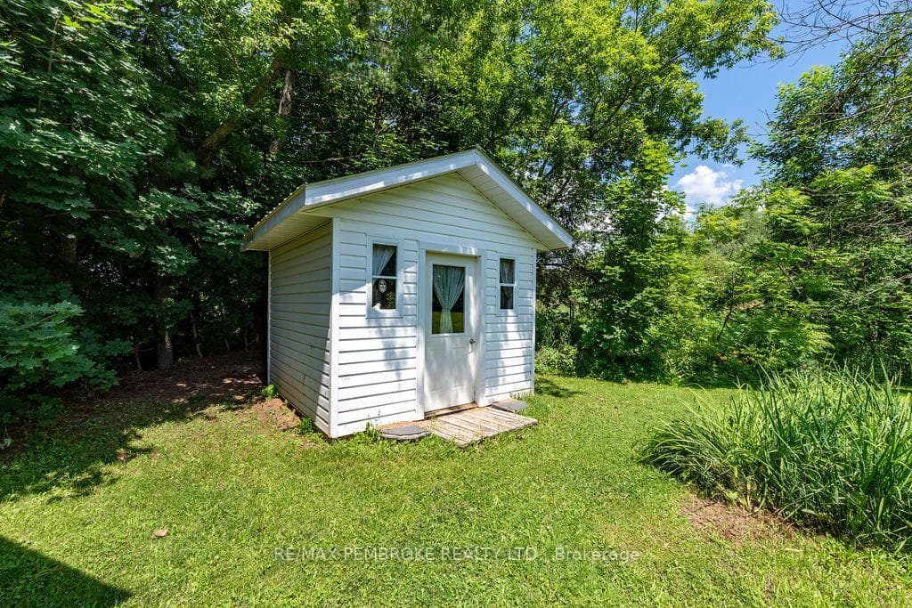 1656 Beachburg Road photo 39