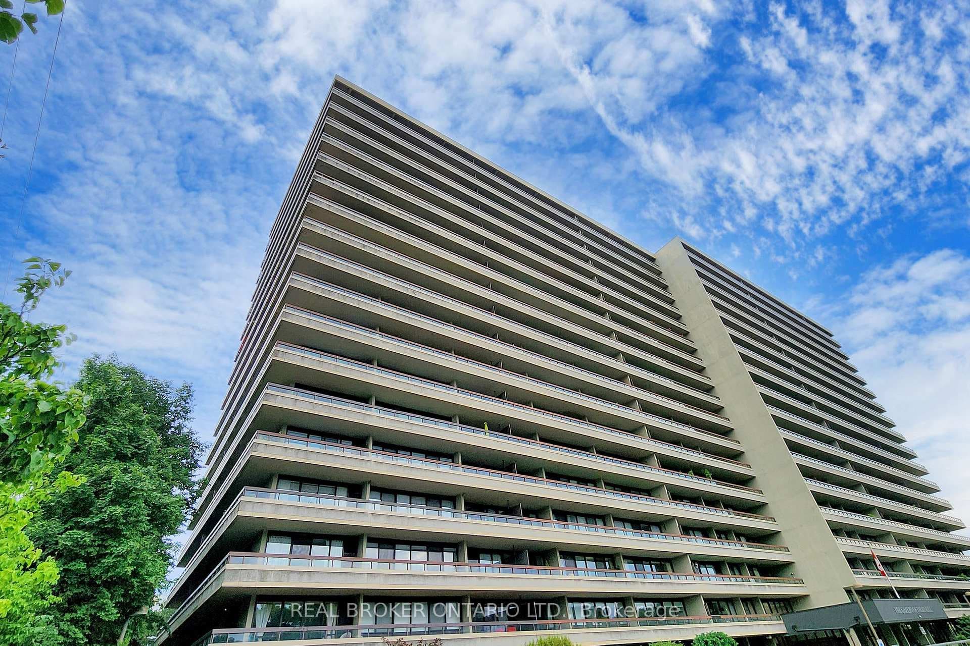 8111 Yonge Street Unit 1009 photo 1