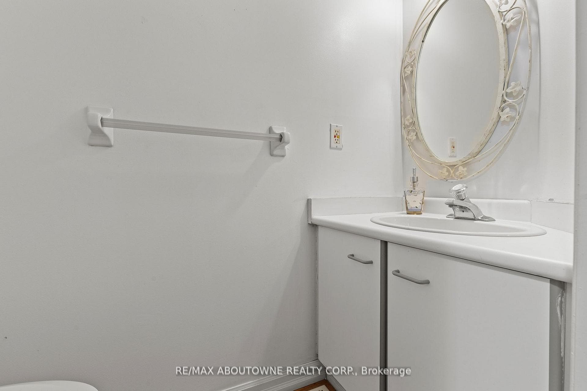 2230 Walkers Line Unit 9 photo 8