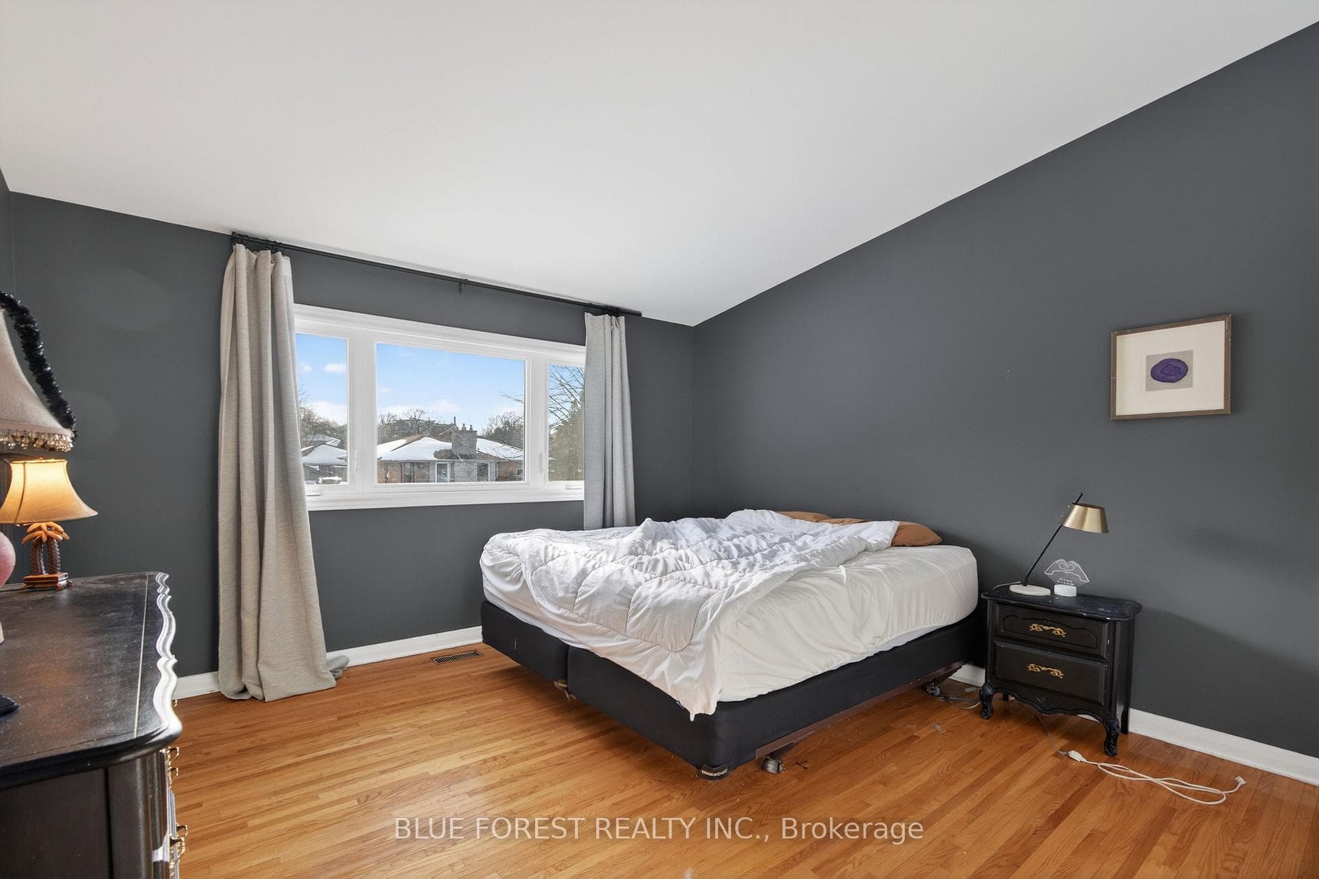 254 Burlington Street photo 10