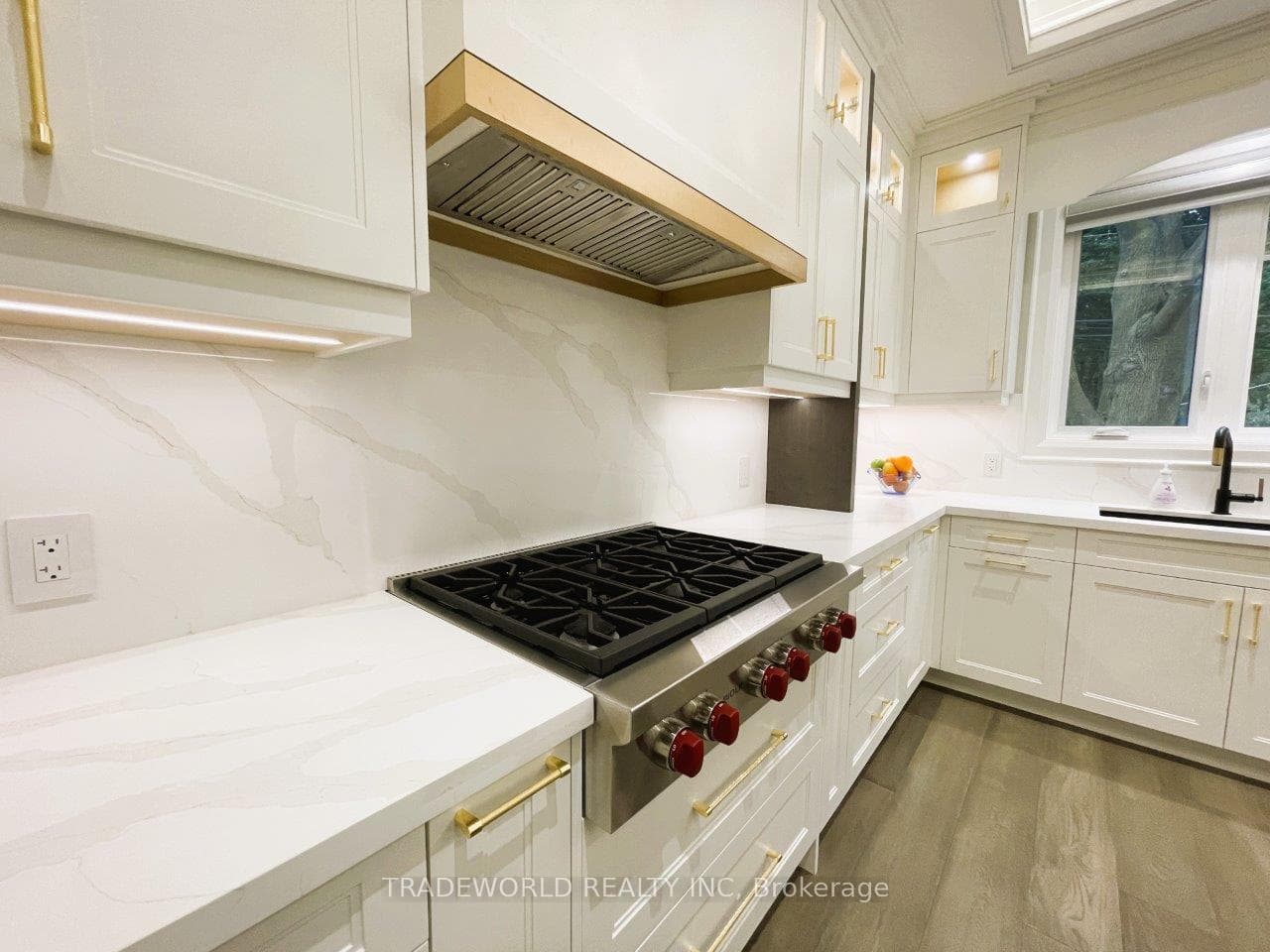 90 Fred Varley Drive photo 11