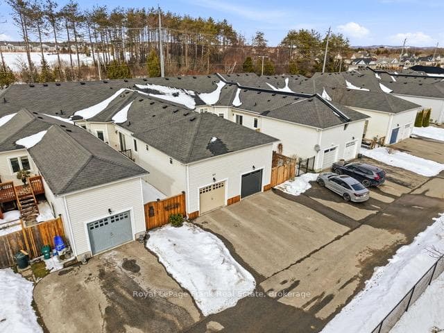 879 Kerr Street photo 43