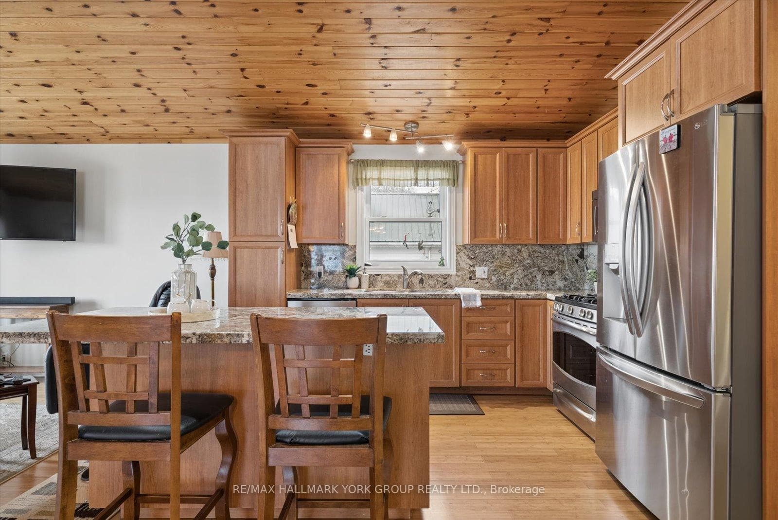 168 Irving Drive photo 6