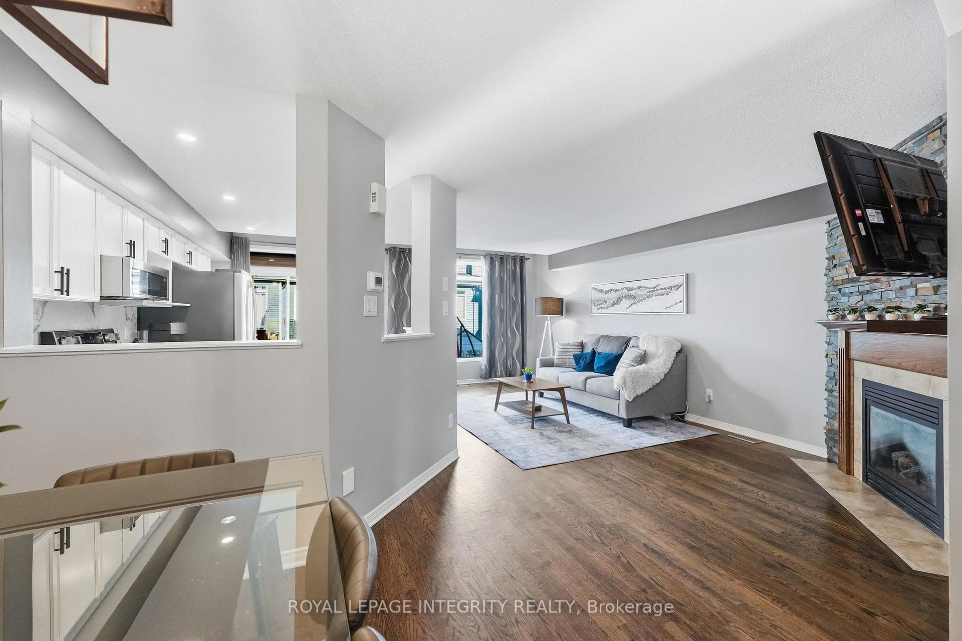 300 Rolling Meadow Crescent photo 7