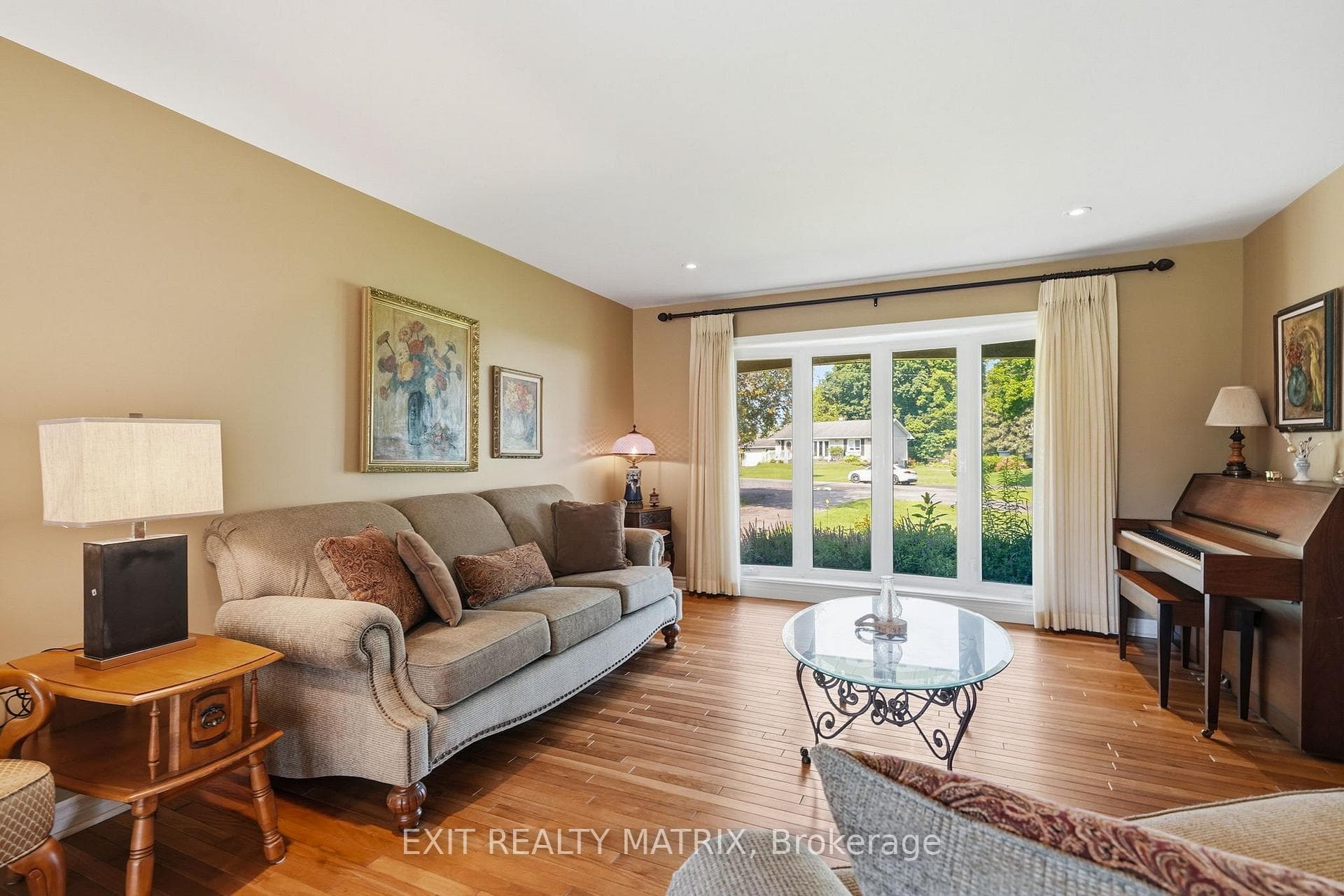 3 Hillview Circle photo 4