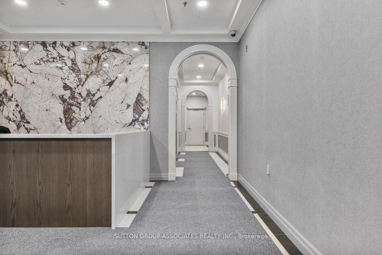 1 Deer Park Crescent Unit 207 photo 31