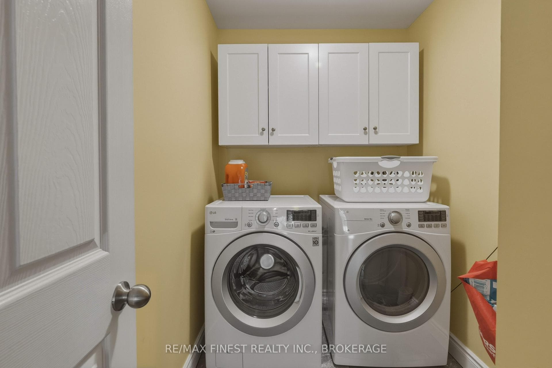 320 Friarhill Crescent photo 17