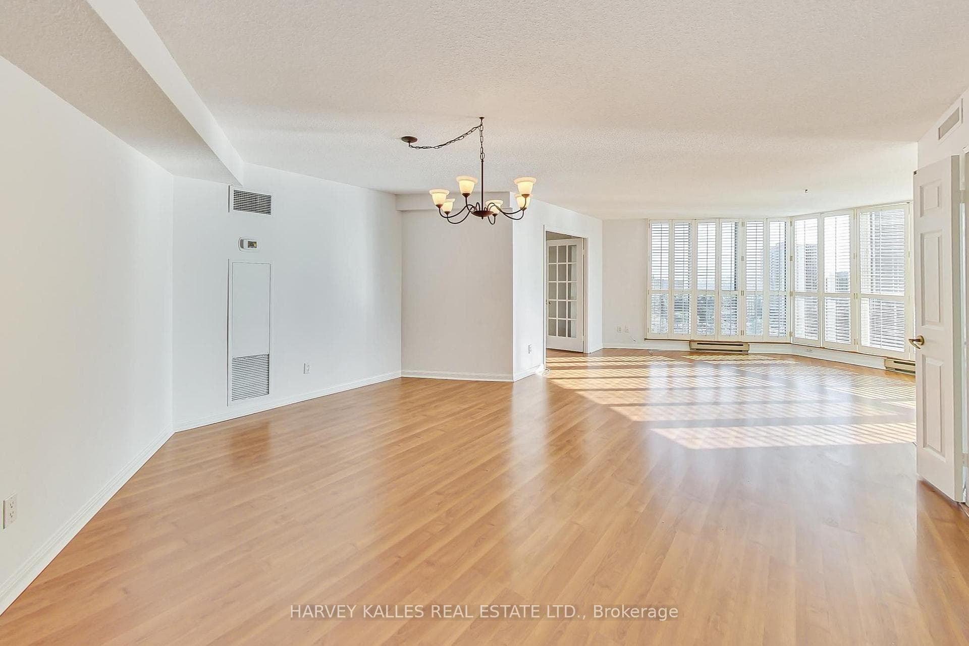 85 Skymark Drive Unit 1602 photo 15