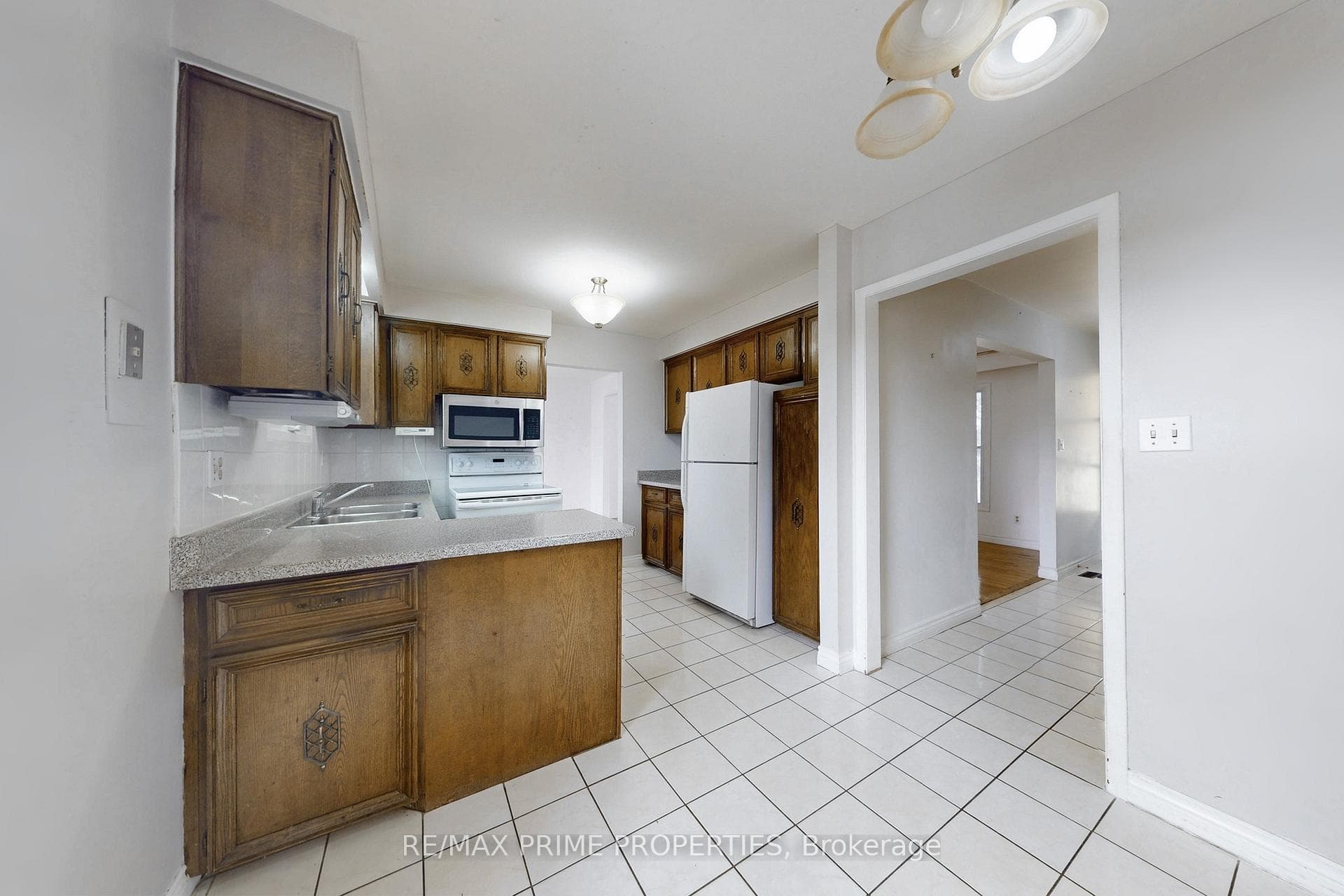 37 Lawnmere Crescent photo 9