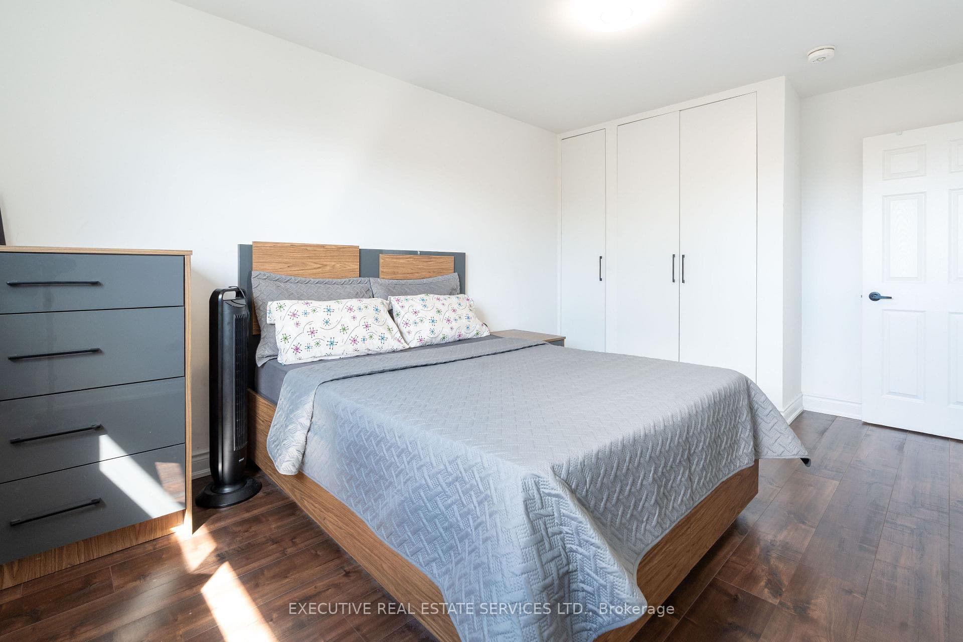 90 HINCHLEY WOOD Grove photo 28