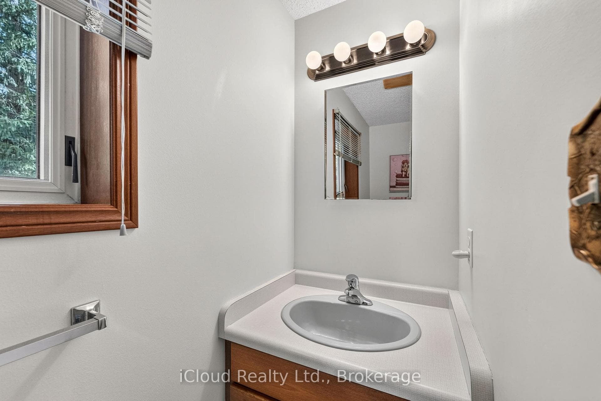 20 Mactavesh Crescent photo 12
